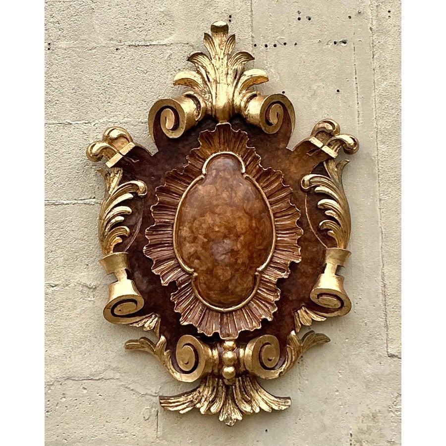 Vintage Regency Gilt Tipped Wood Cartouche en vente 1