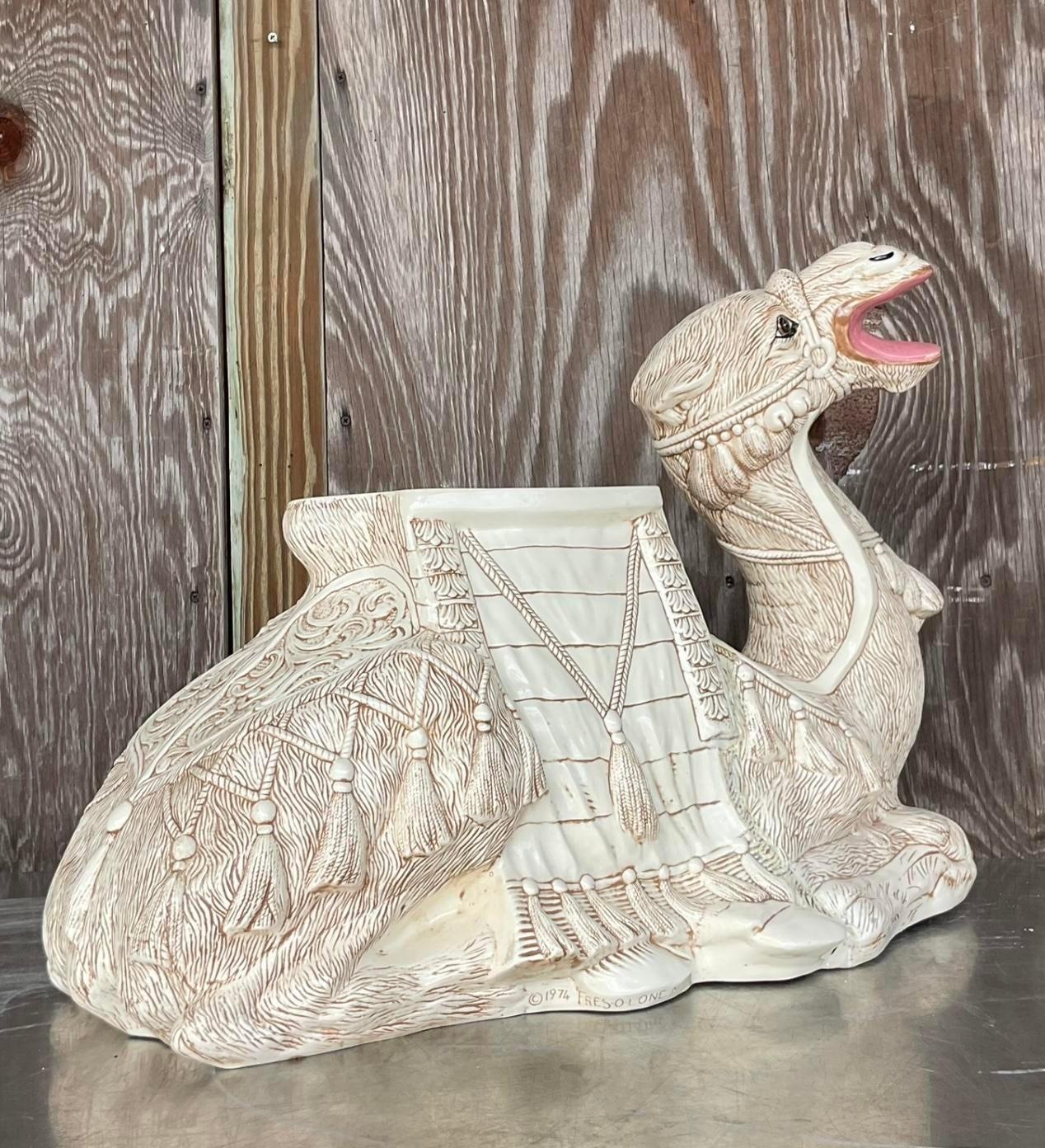 Céramique Tabouret bas Camel Vintage Regency en céramique émaillée en vente