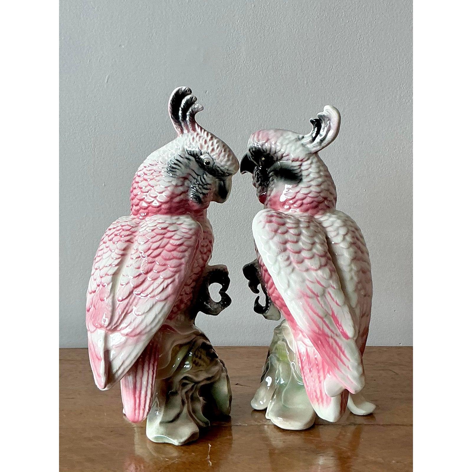 Giapponese Cacatua in ceramica smaltata vintage Regency - Una coppia in vendita
