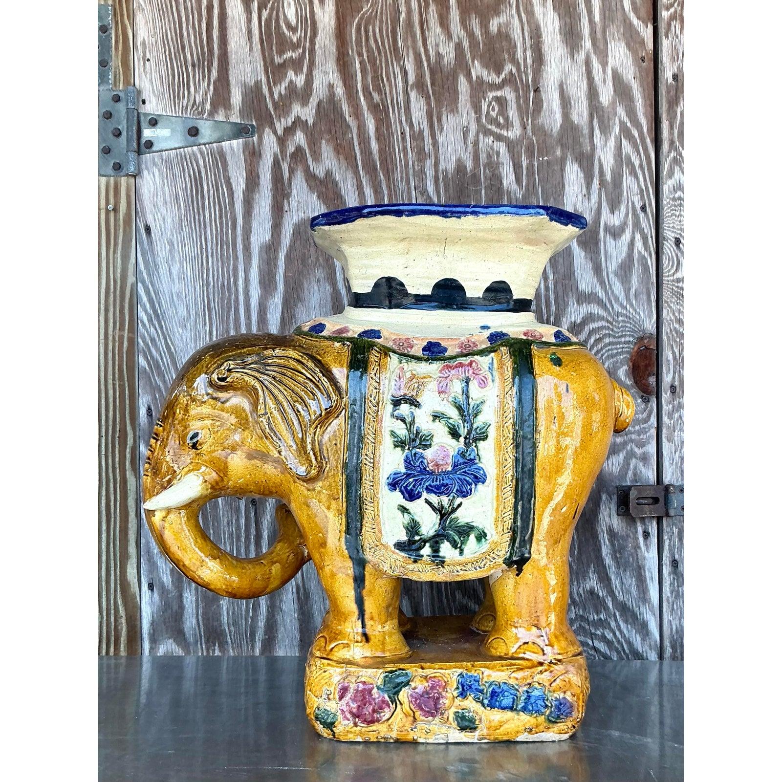 Taburete Bajo Elefante de Cerámica Esmaltada Vintage Regency en venta 3