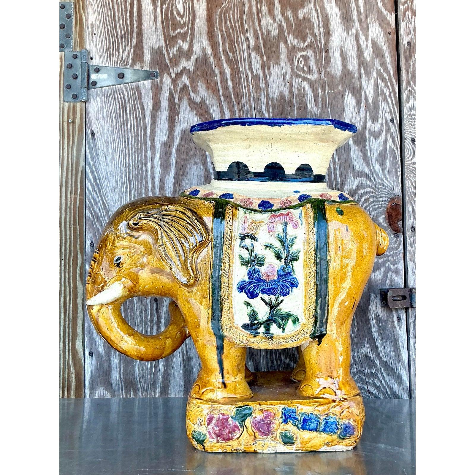 Taburete Bajo Elefante de Cerámica Esmaltada Vintage Regency en venta 4