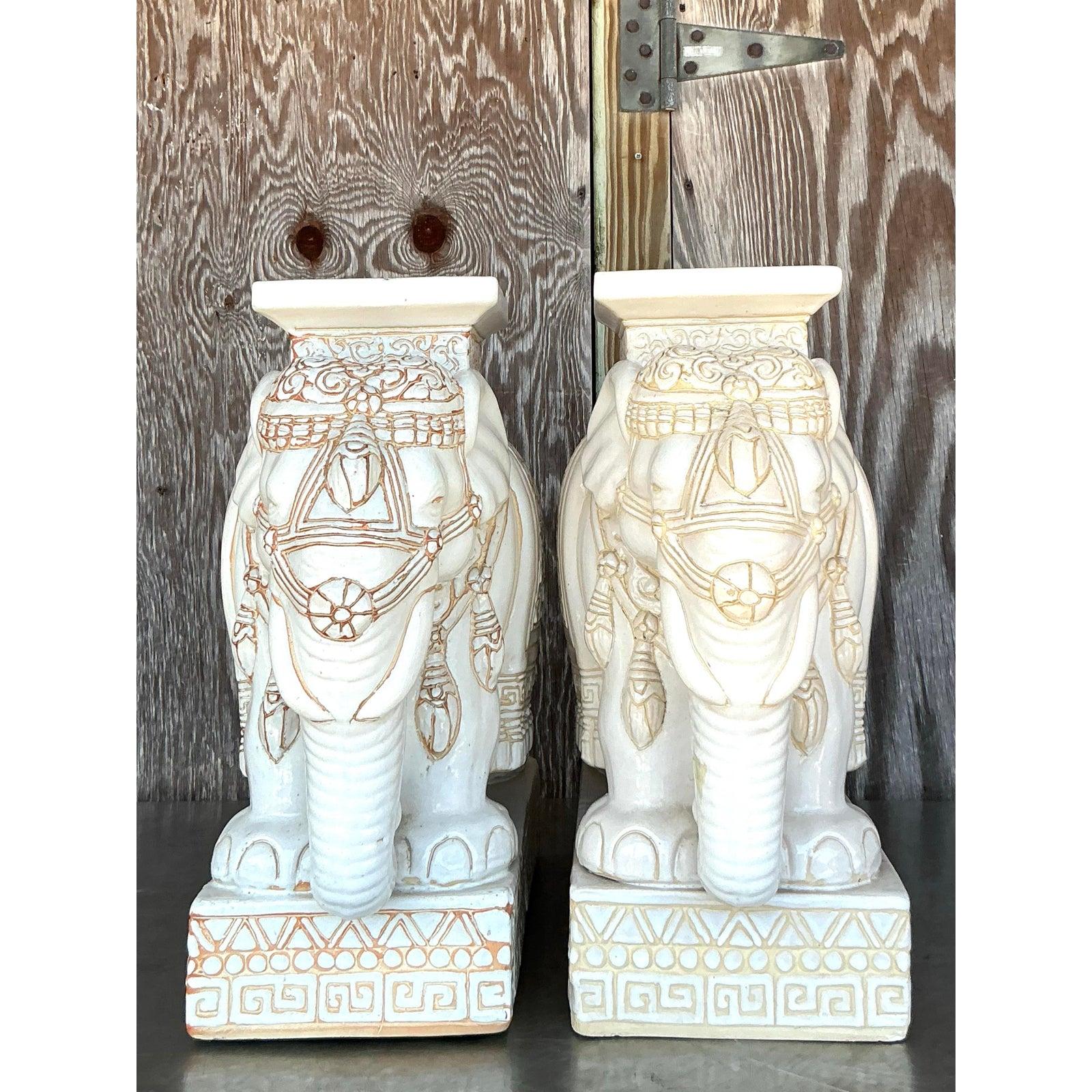 20ième siècle Paire de tabourets éléphants Vintage Regency en céramique émaillée en vente