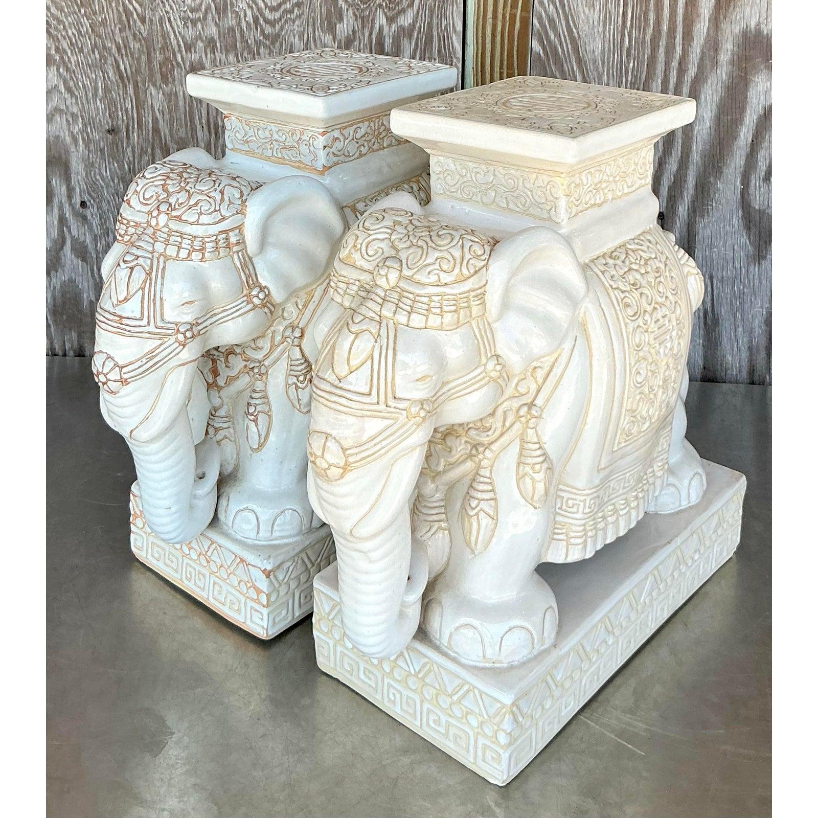 Céramique Paire de tabourets éléphants Vintage Regency en céramique émaillée en vente