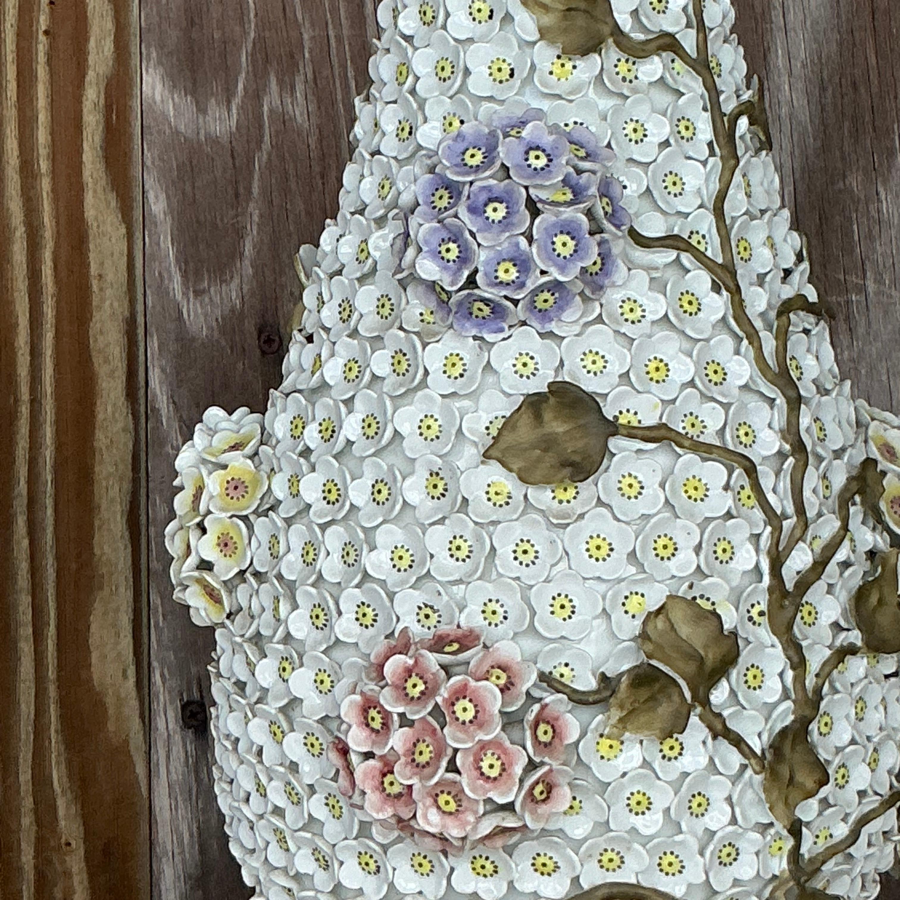 Mid-Century Modern Lampe florale vintage Regency en céramique émaillée d'après Meissen en vente