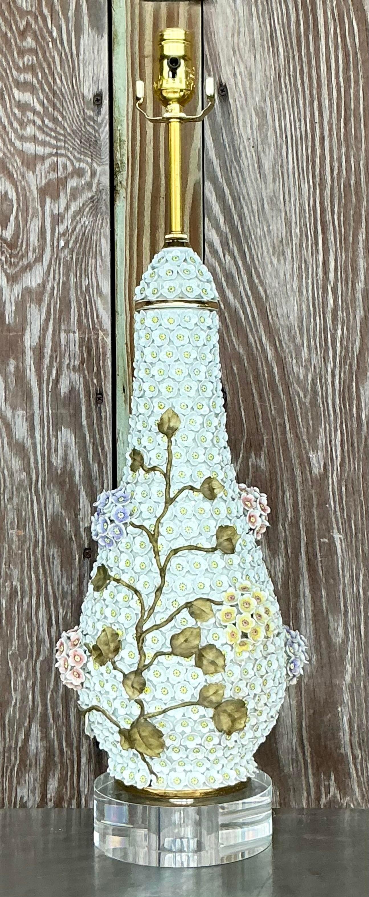 Céramique Lampe florale vintage Regency en céramique émaillée d'après Meissen en vente