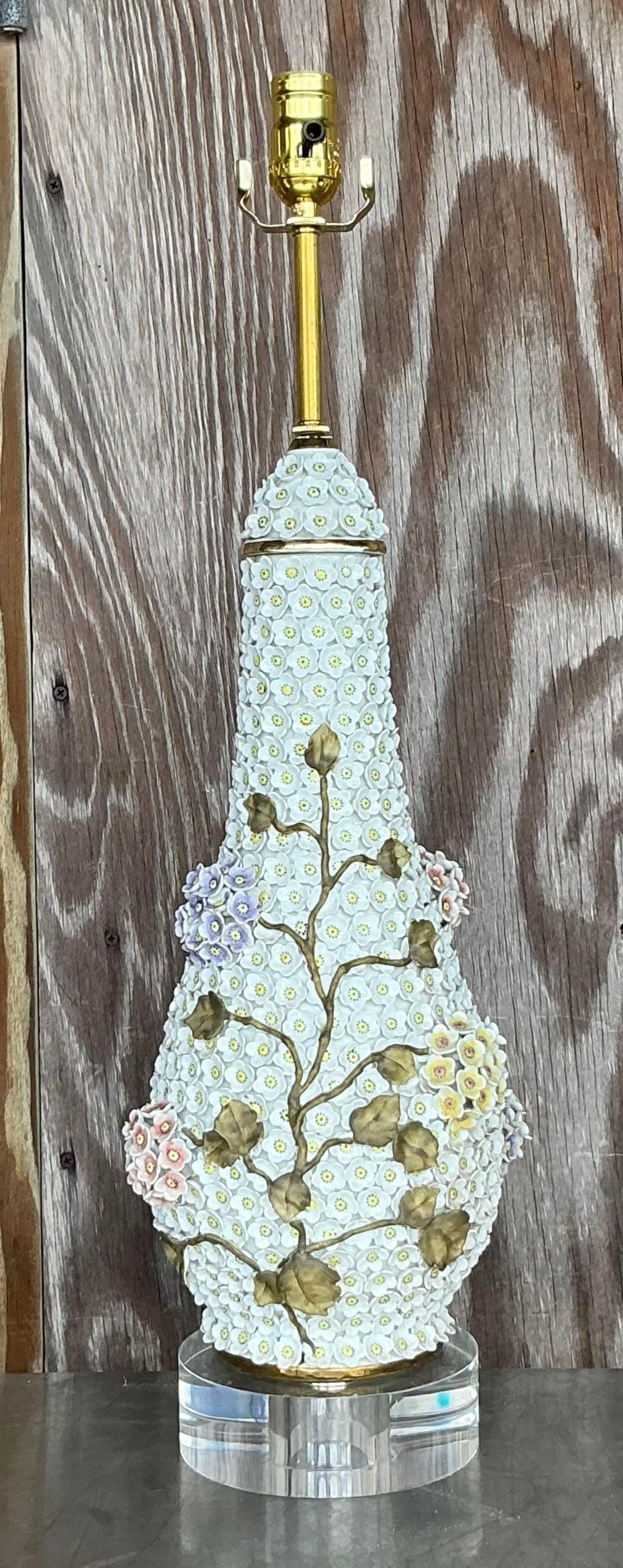 Lampe florale vintage Regency en céramique émaillée d'après Meissen en vente 1