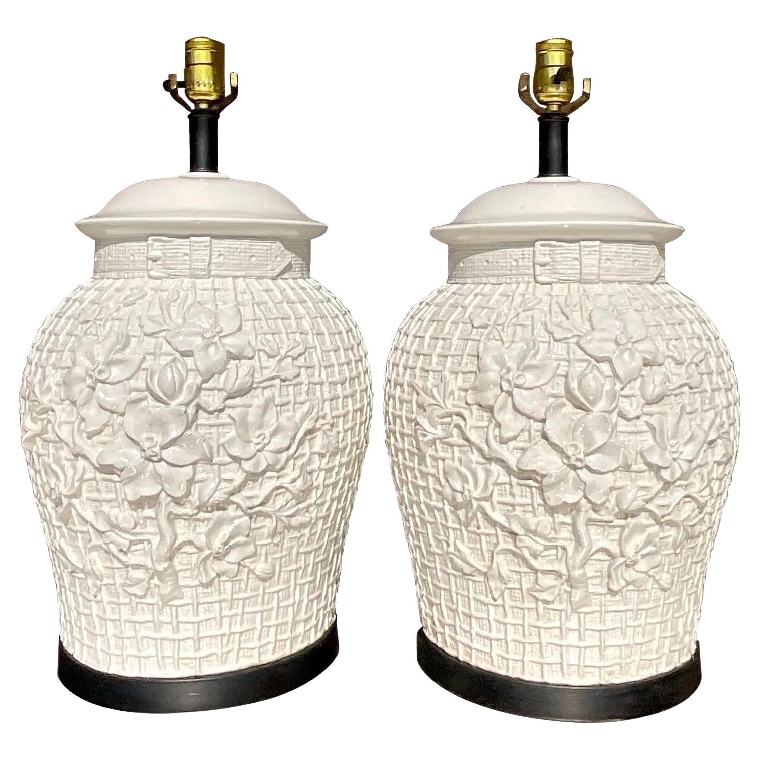 Paire de lampes Vintage Regency en céramique émaillée avec treillis floral