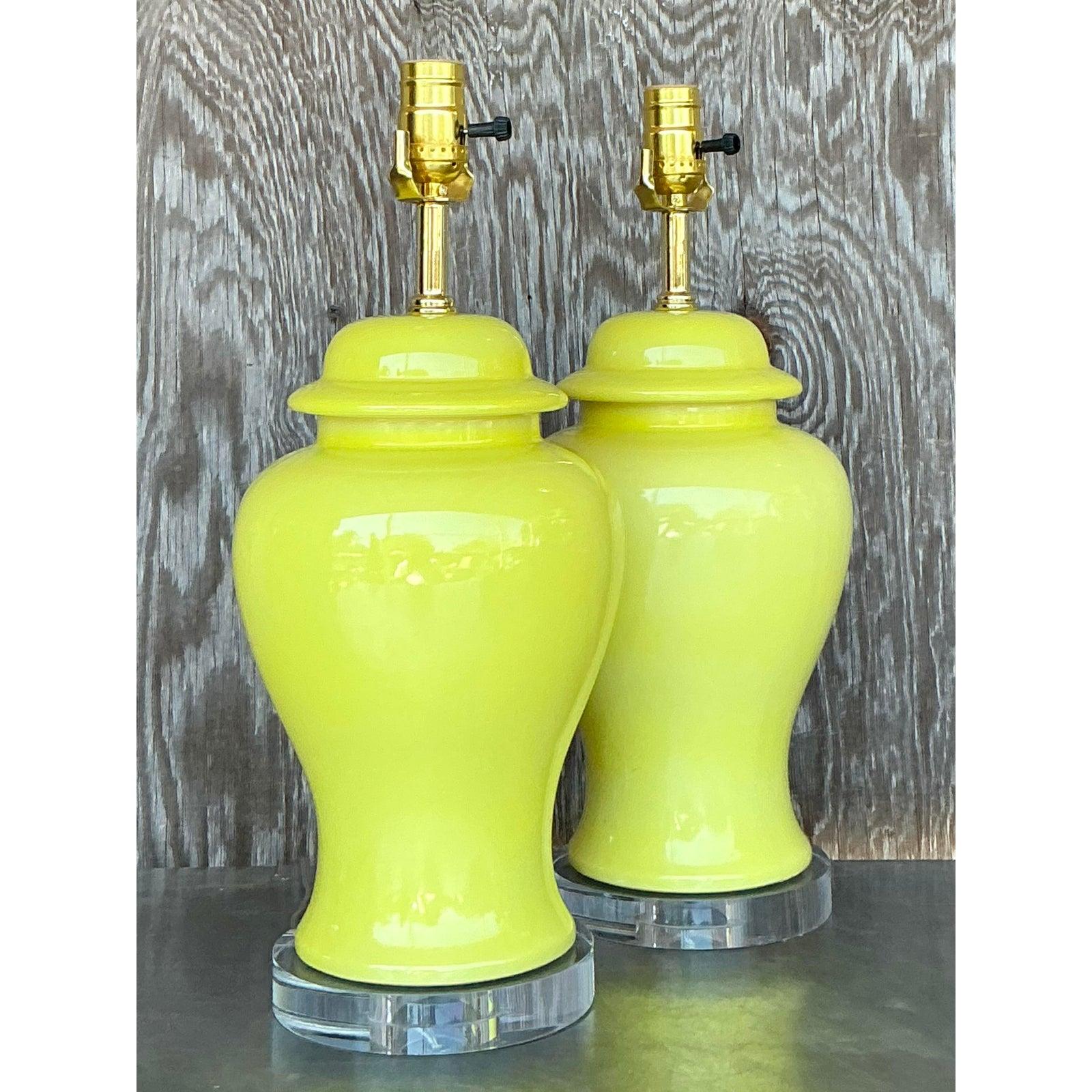 Paire de lampes de style Régence en céramique émaillée - Ginger Jar en vente 4