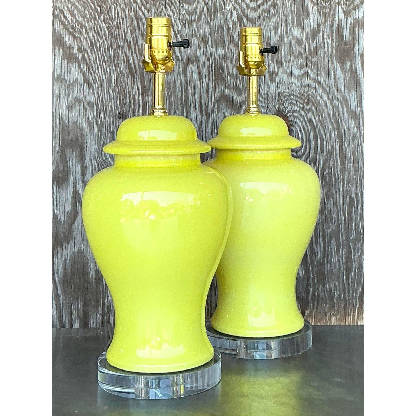 Américain Paire de lampes de style Régence en céramique émaillée - Ginger Jar en vente