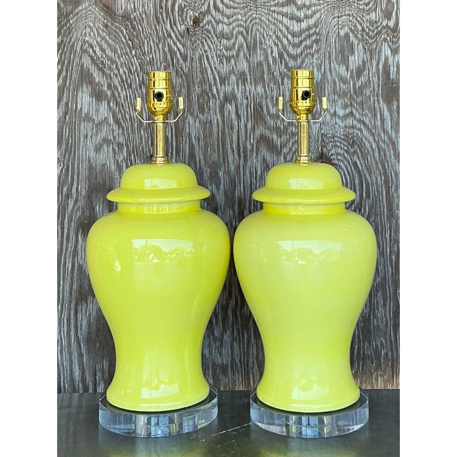 Paire de lampes de style Régence en céramique émaillée - Ginger Jar Bon état - En vente à west palm beach, FL