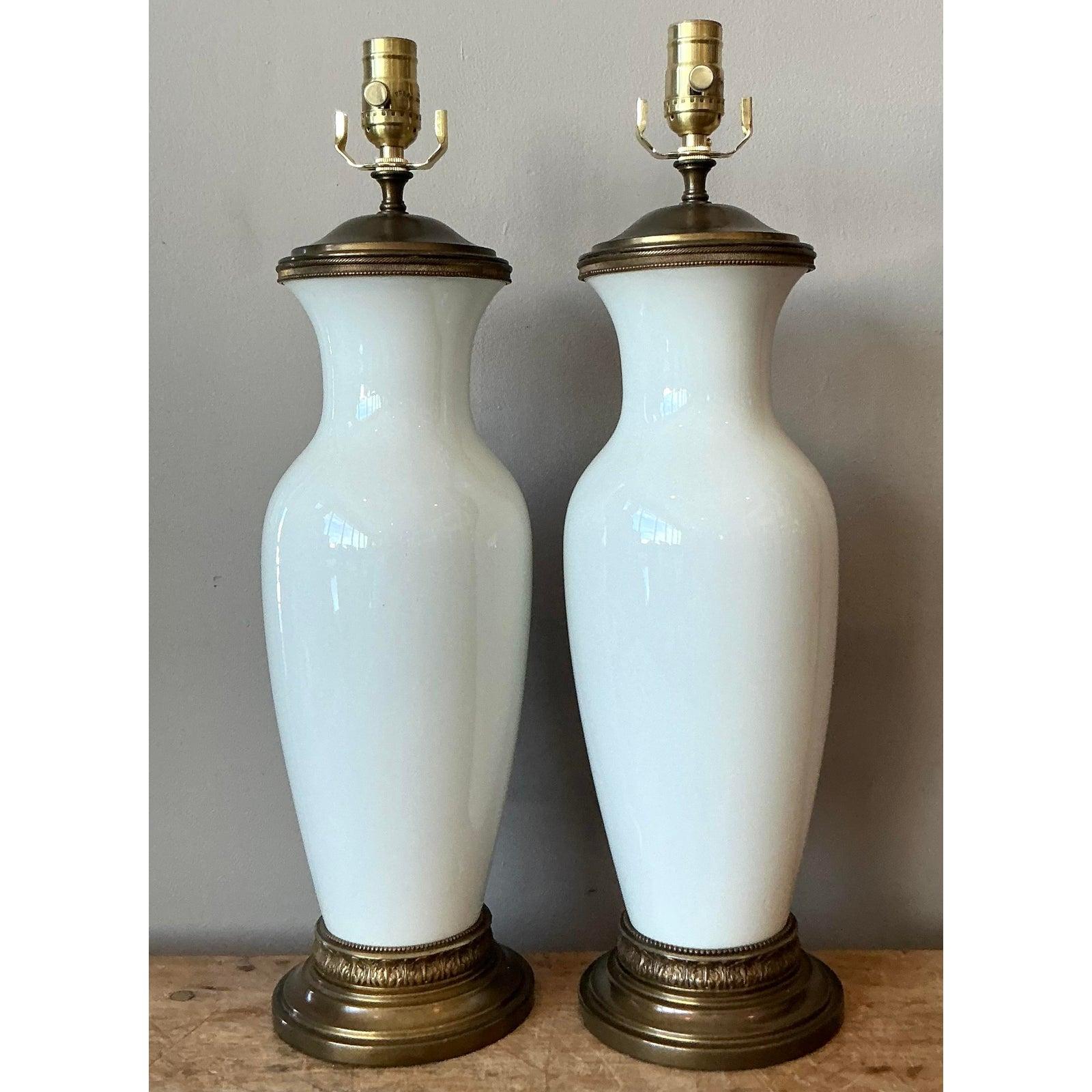 Paire de lampes Vintage Regency en céramique émaillée Bon état - En vente à West Palm Beach, FL
