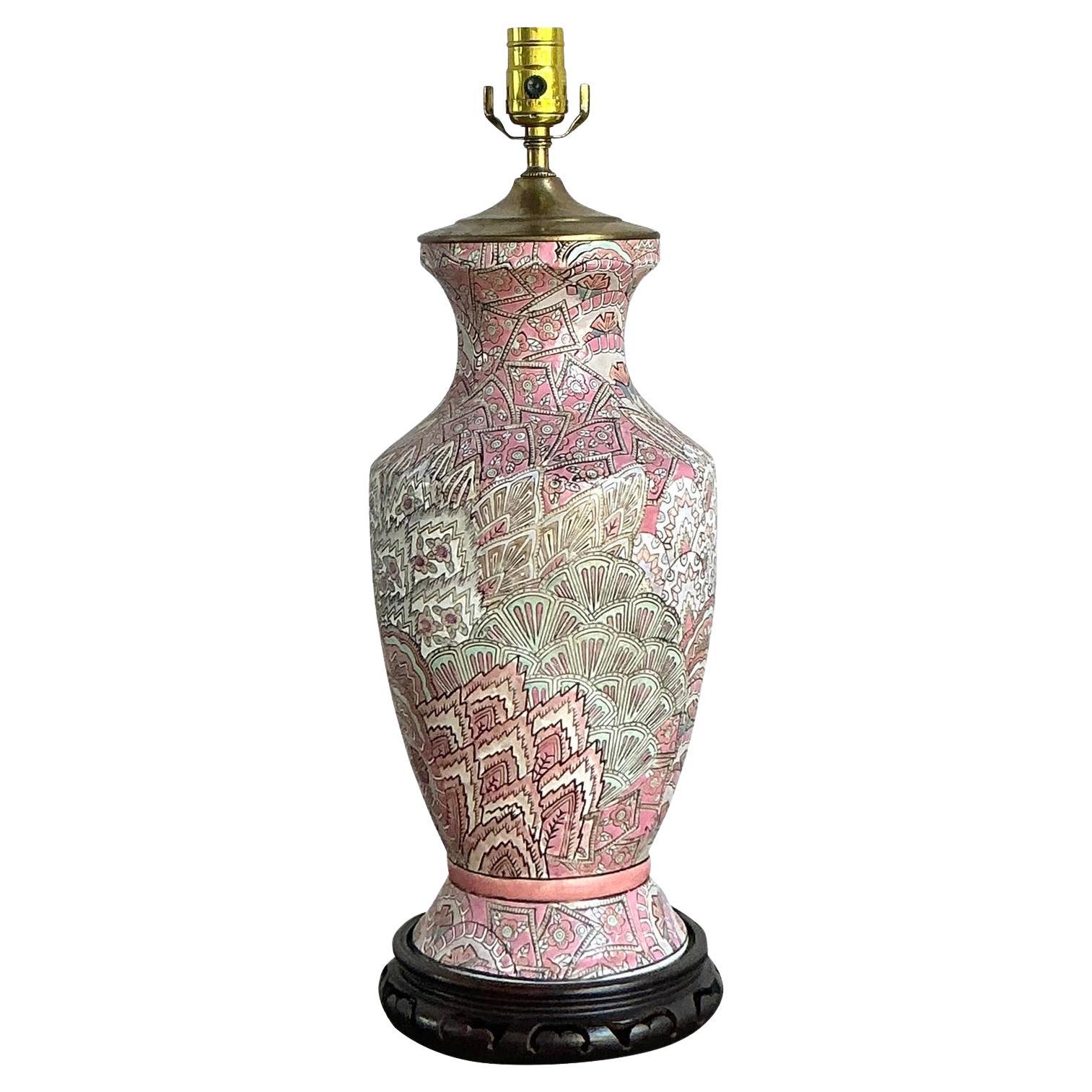 Lampe Vintage Regency en céramique émaillée plumes de paon en vente