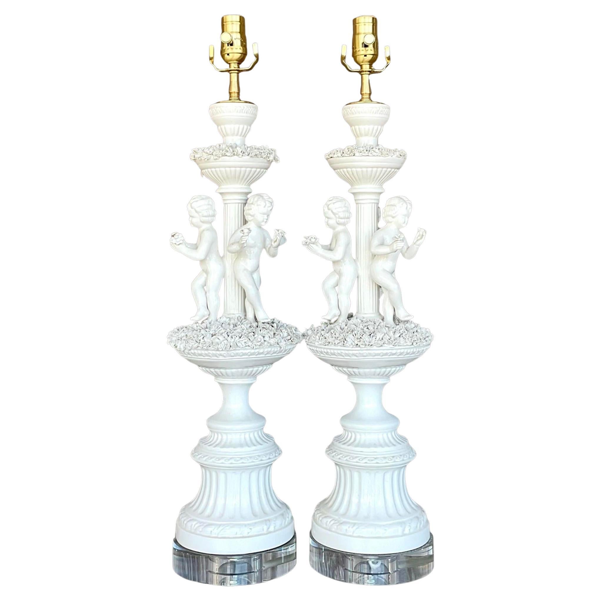 Paire de lampes de style Putti en céramique émaillée Vintage Regency