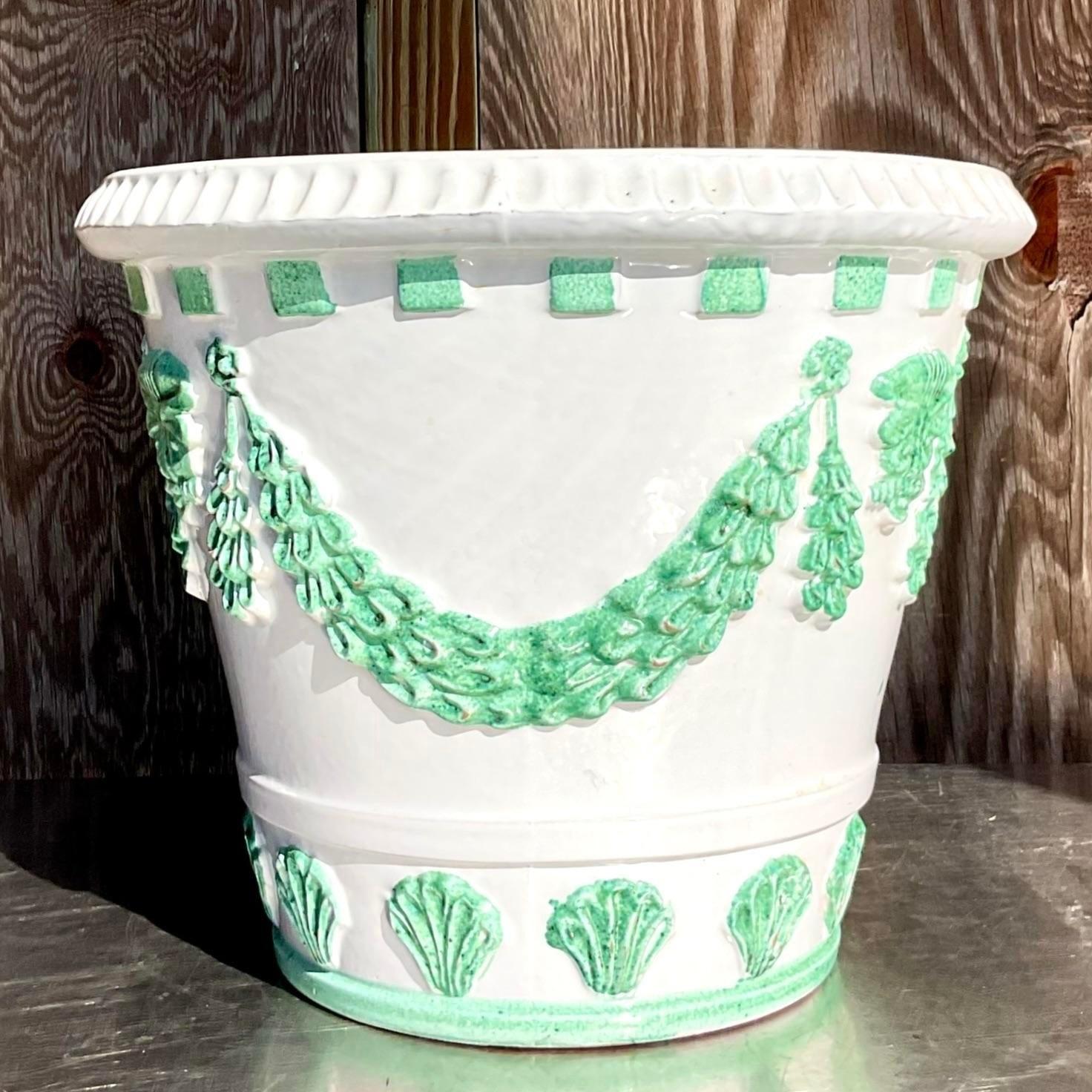 20ième siècle Vieille jardinière de style Régence en céramique émaillée et terre cuite en vente