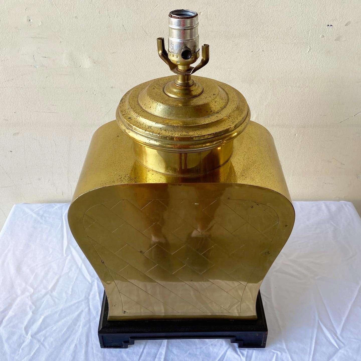 Vintage Regency Golden Table Lamp In Good Condition For Sale In Delray Beach, FL