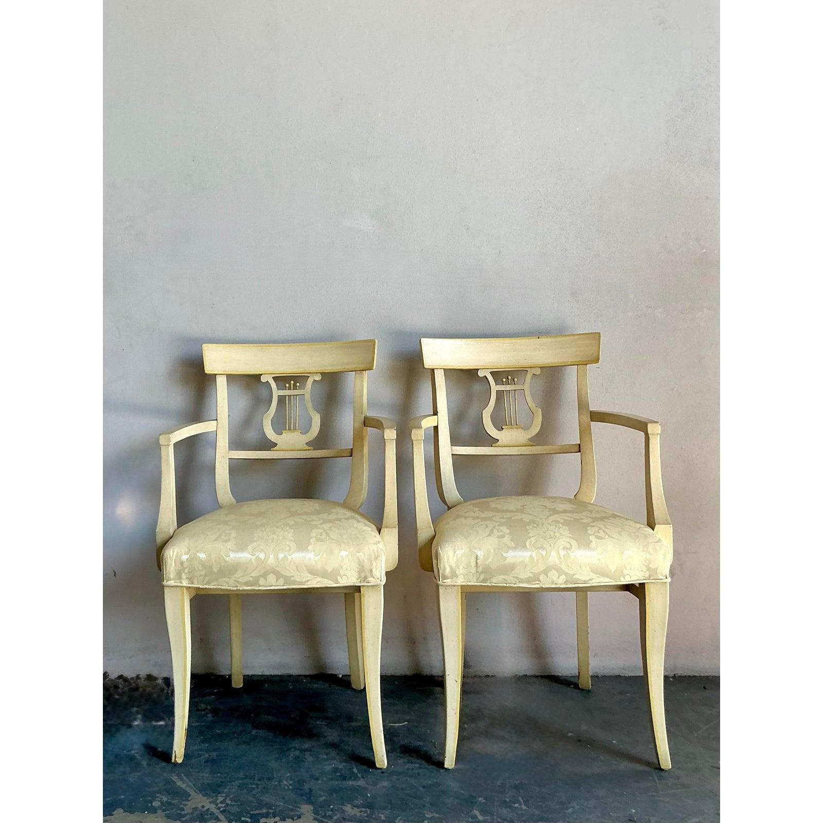 Vintage Byfeld House Chaises Klismos à dossier en lyre - une paire en vente 3