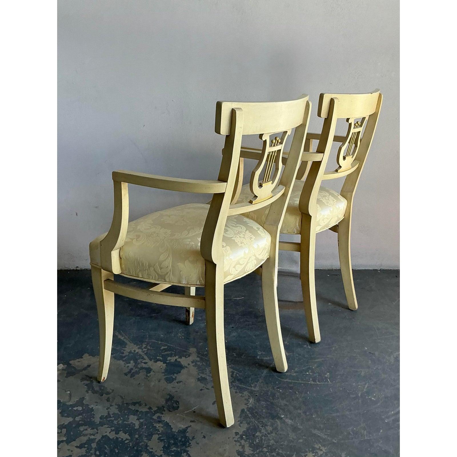 Vintage Byfeld House Chaises Klismos à dossier en lyre - une paire en vente 2
