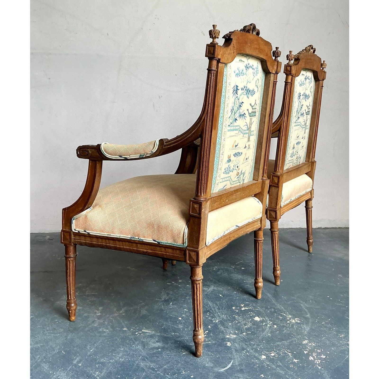 Cineserie Sedie Fauteuil vintage della Reggenza intagliate a mano - Una coppia in vendita