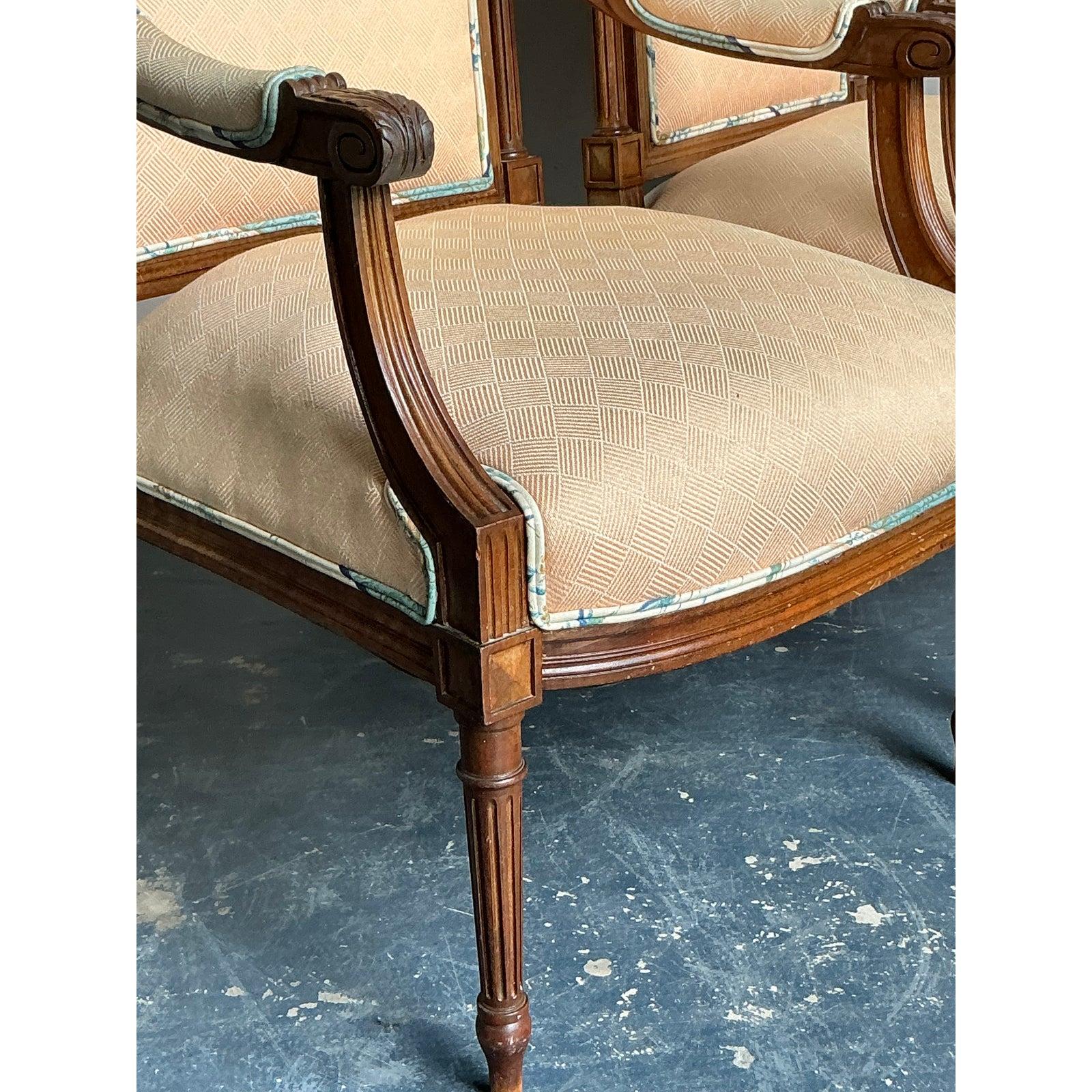 Sedie Fauteuil vintage della Reggenza intagliate a mano - Una coppia In condizioni buone in vendita a West Palm Beach, FL