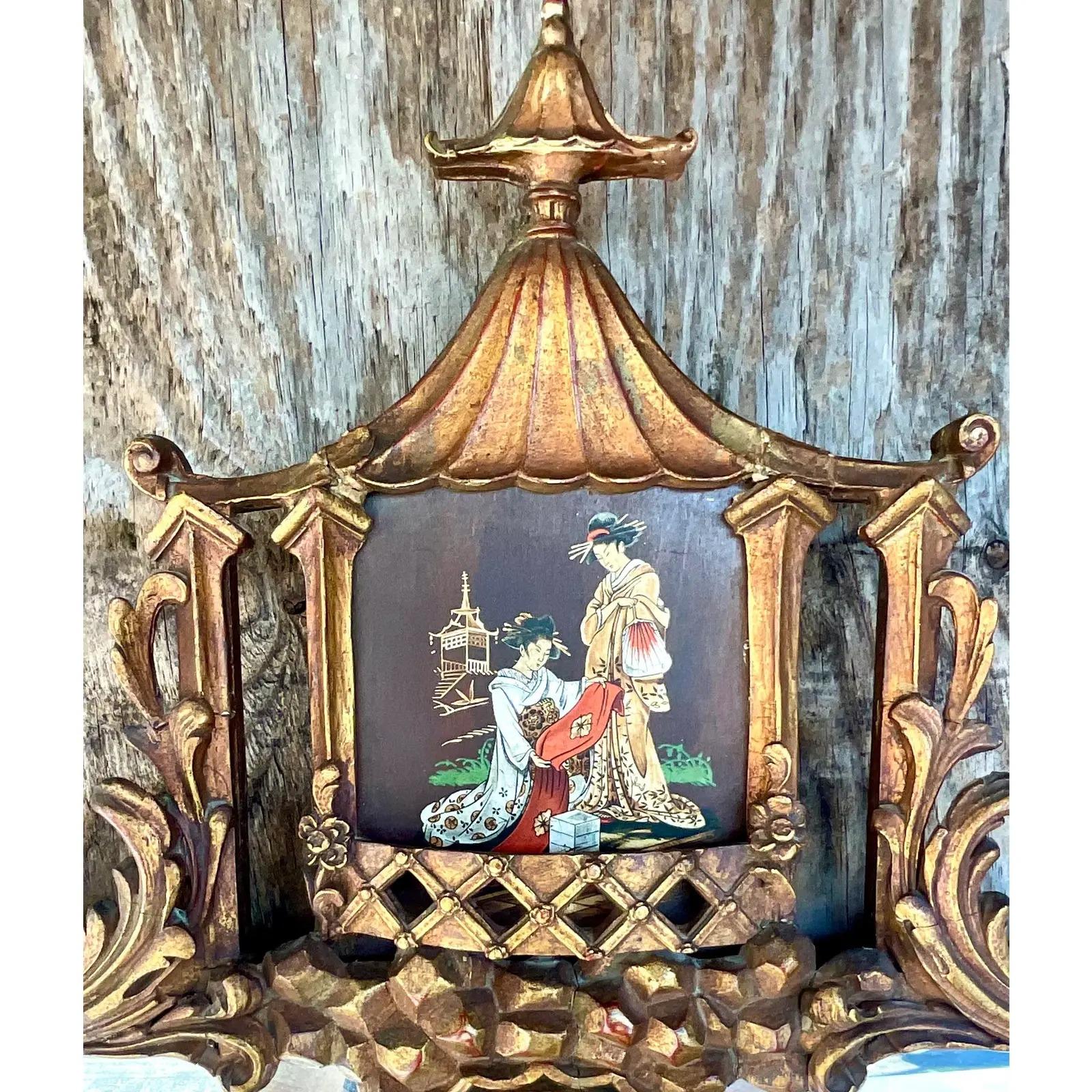 Vieux miroir pagode de style Régence sculpté et doré à la main en vente 4