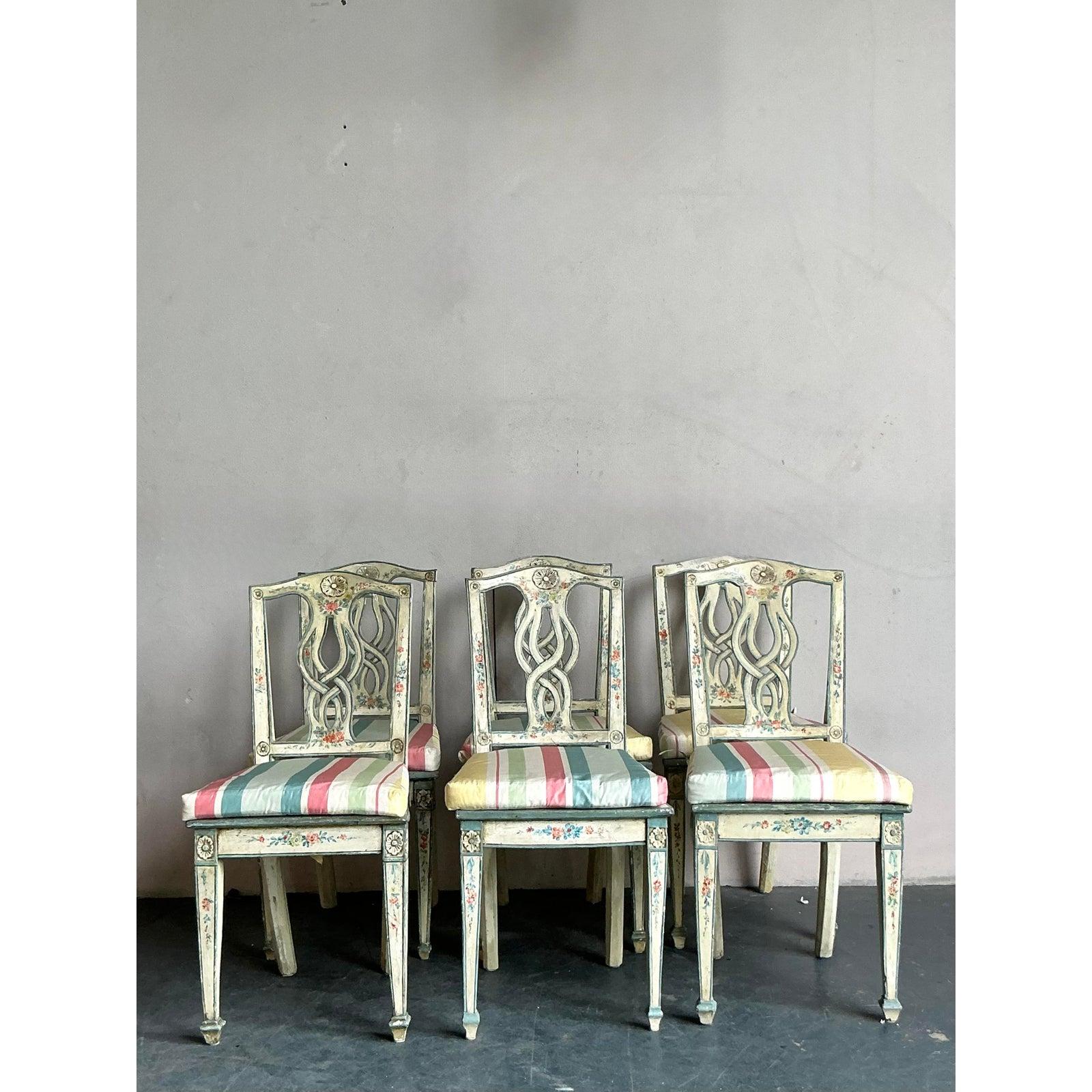 Italiano Sedie da pranzo vintage Regency dipinte a mano in canna - Set di 6 in vendita