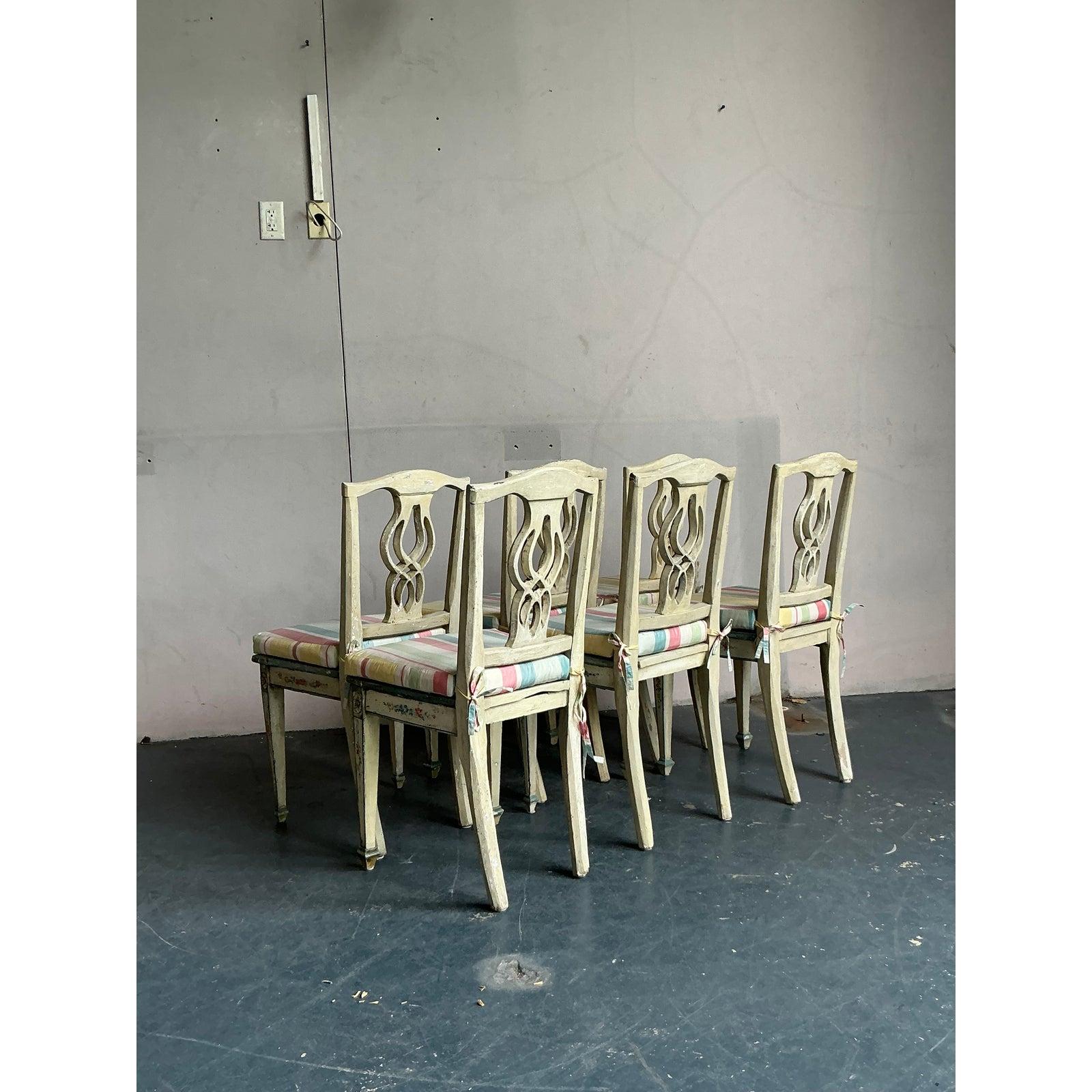 Sedie da pranzo vintage Regency dipinte a mano in canna - Set di 6 In condizioni buone in vendita a West Palm Beach, FL