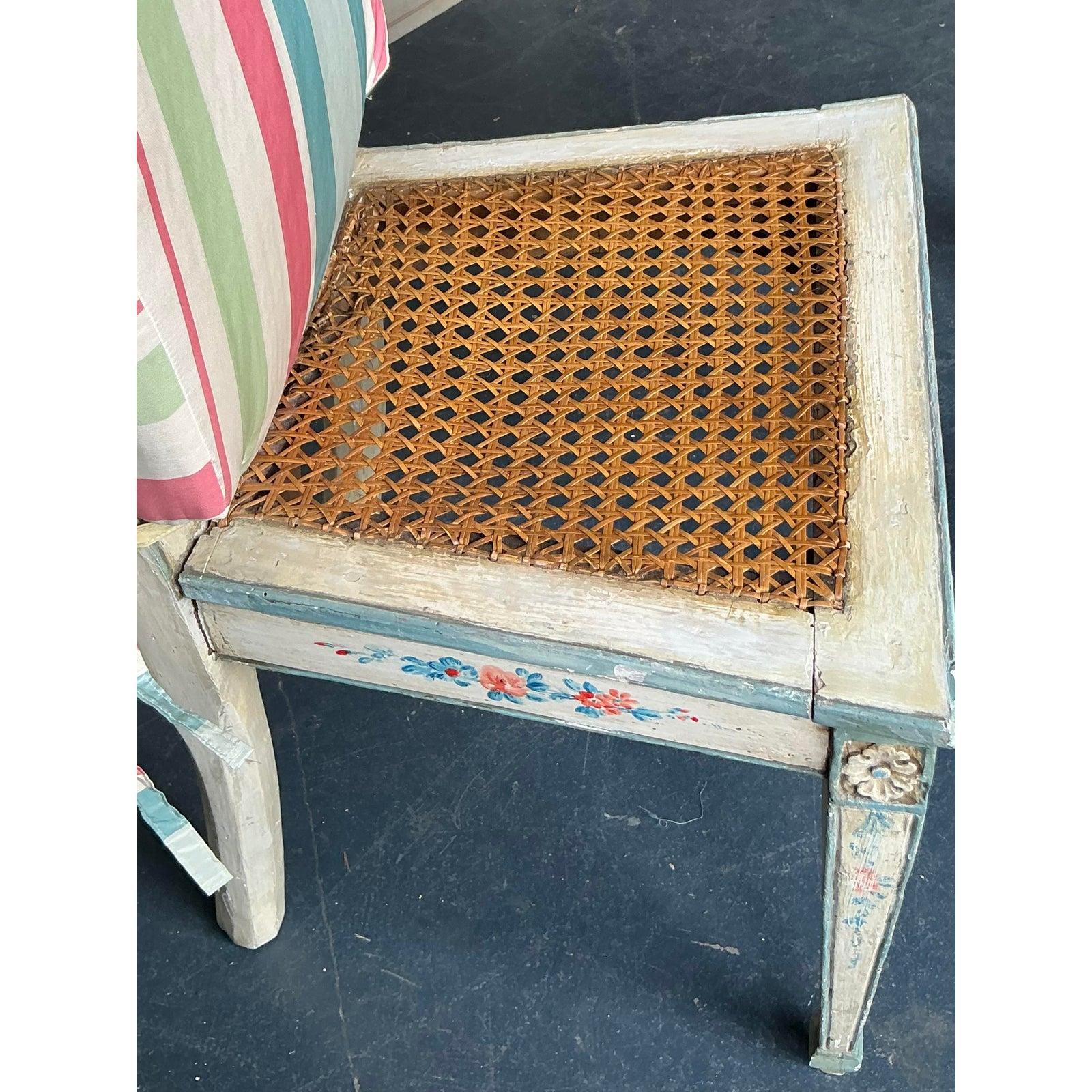 Sedie da pranzo vintage Regency dipinte a mano in canna - Set di 6 in vendita 1