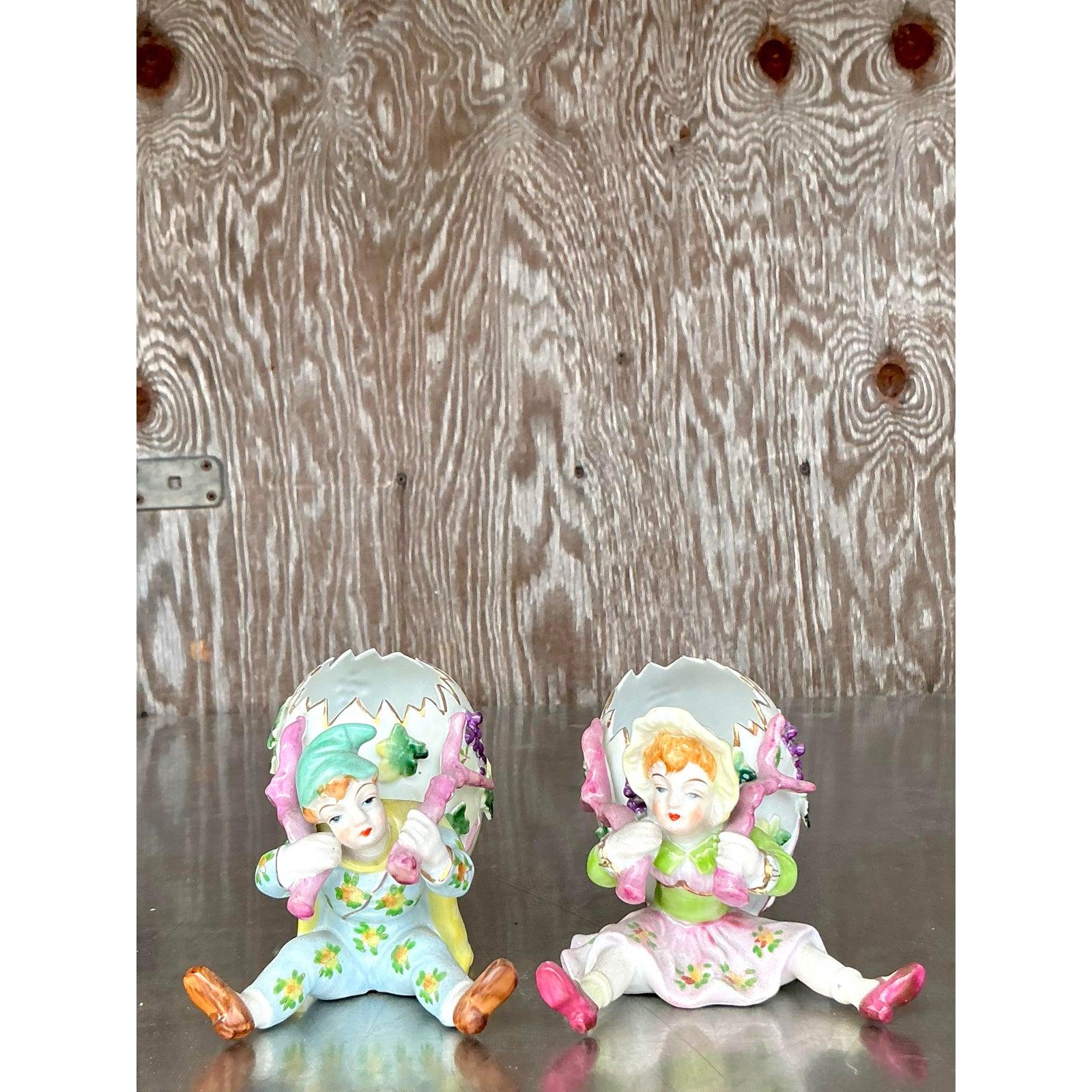 Japonais Figurines d'œufs vintage de style Régence peintes à la main - Lot de 2 en vente