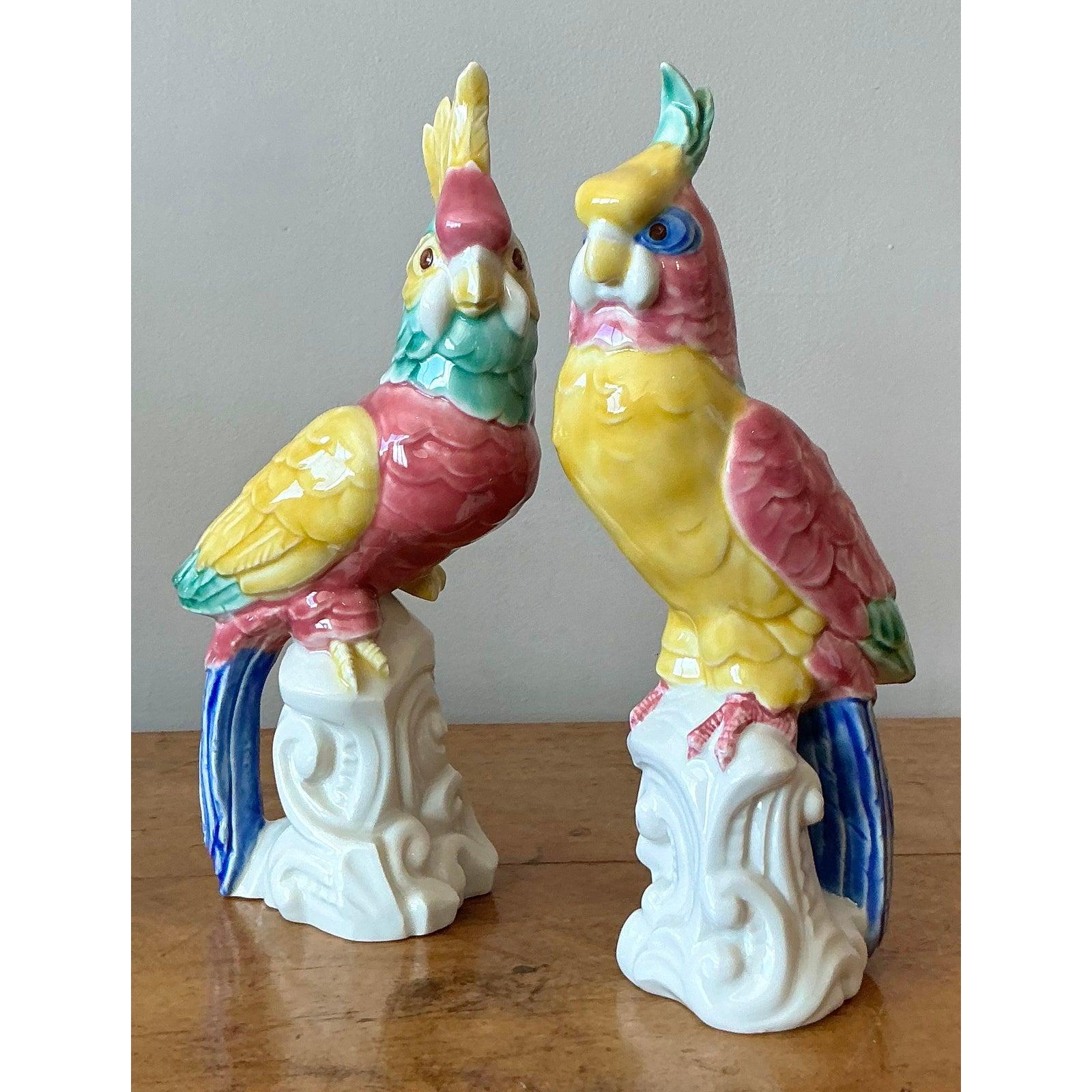 Vintage Regency Hand gemalt glasierte Keramik Vögel - Set von 2 im Zustand „Gut“ im Angebot in West Palm Beach, FL