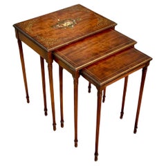 Handbemalte Nisttische im Regency-Stil - 3er-Set