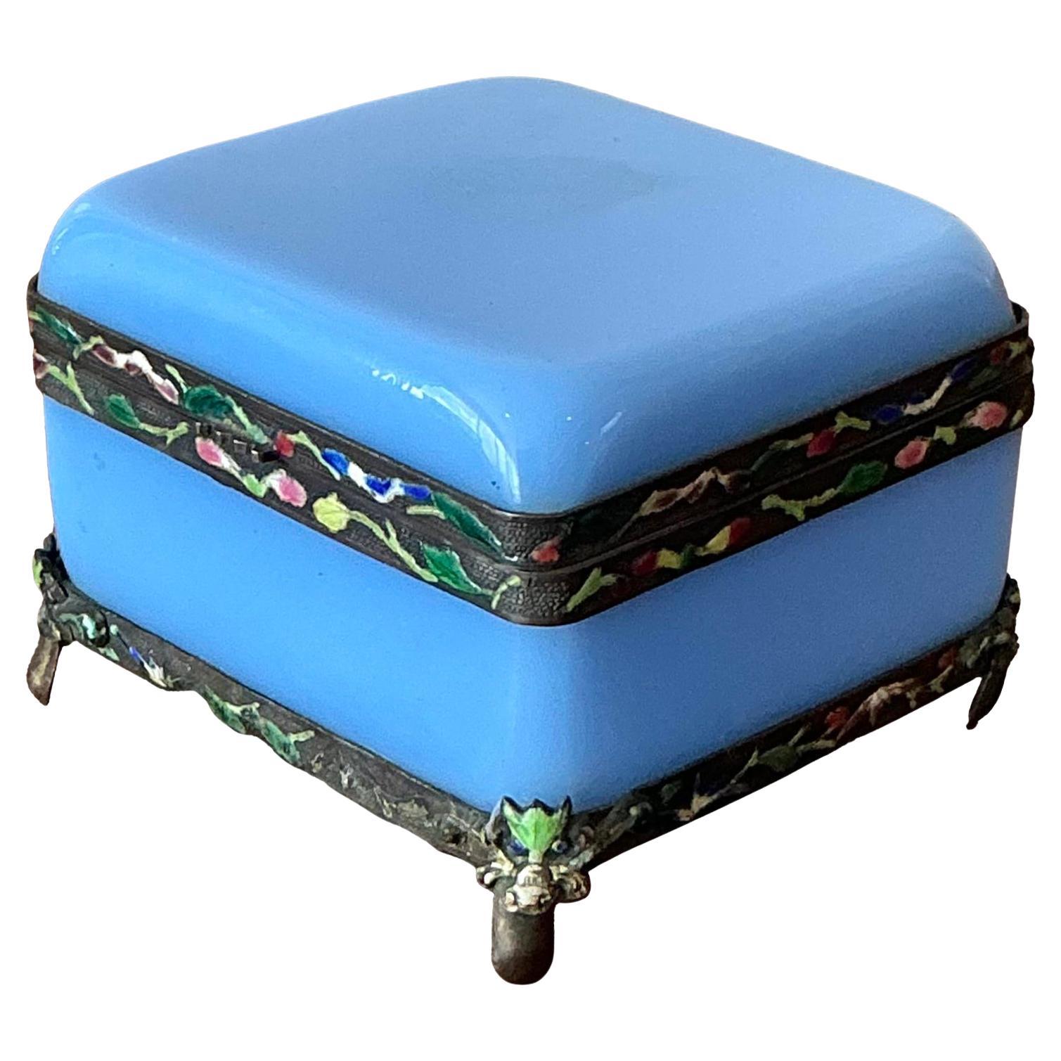 Boîte en opaline vintage de style Régence peinte à la main