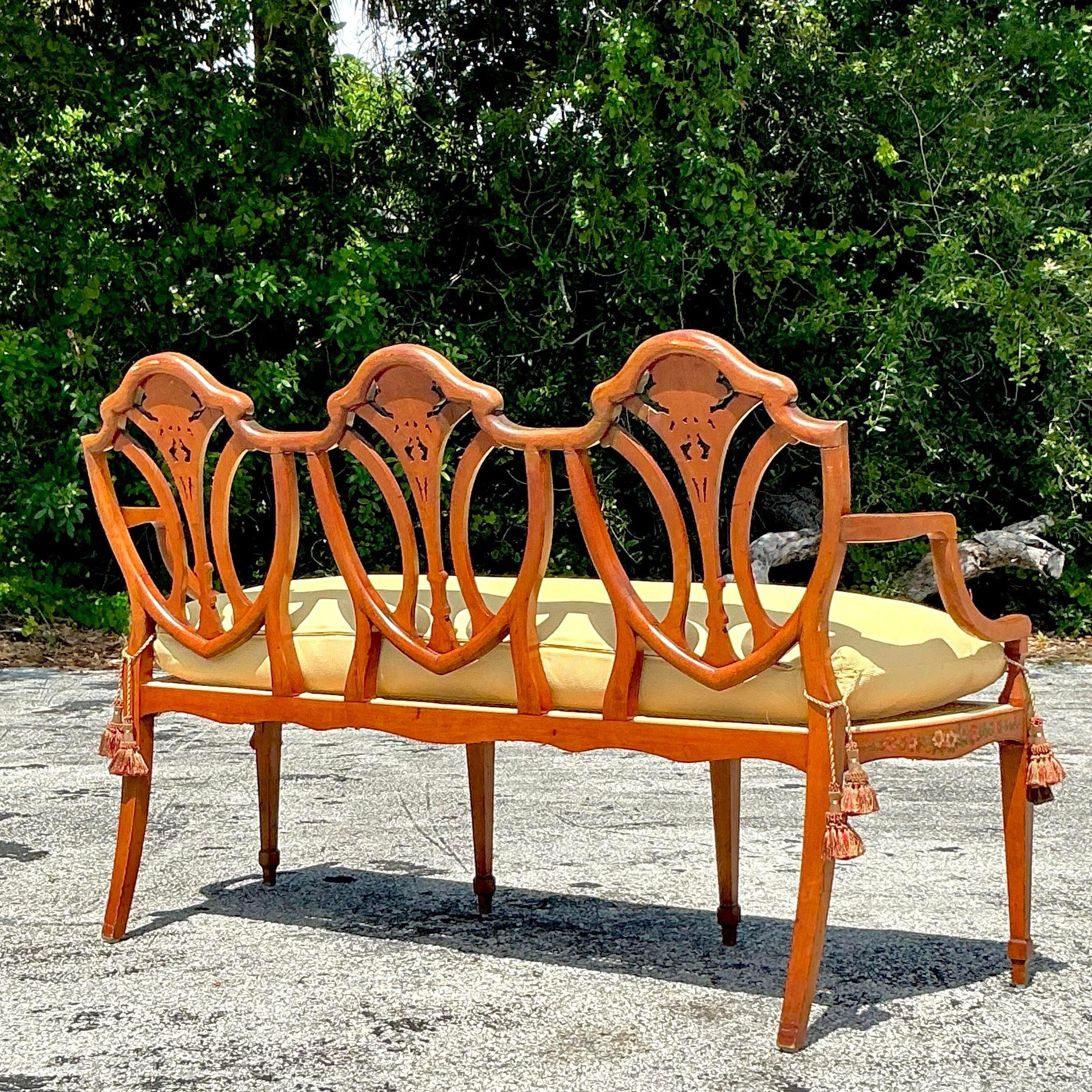 Banc vintage Regency peint à la main en bois de citronnier Sheraton en vente 5