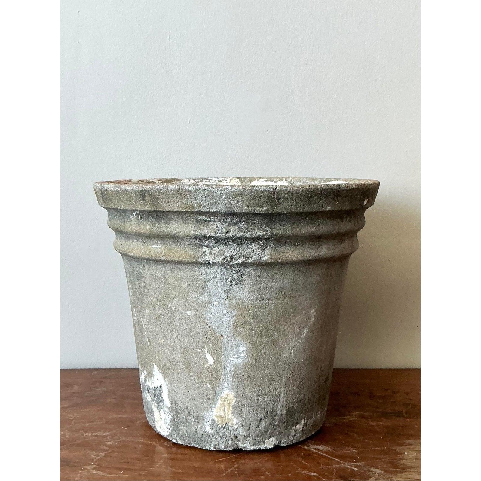 Béton Vintage Regency Jardinière en ciment fortement patiné en vente