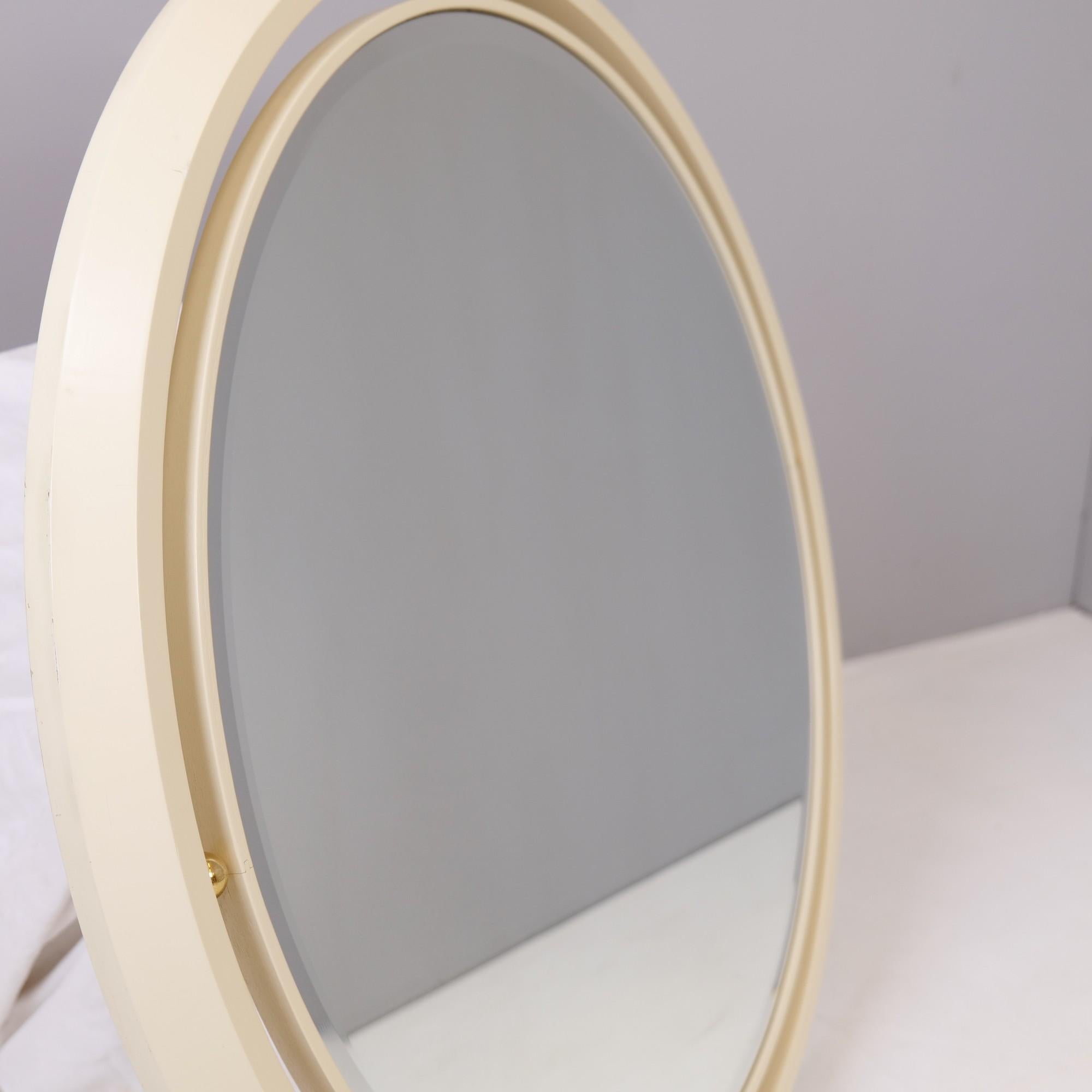 Vintage Regency Hollywood Mirror in White with Facet Cut In Good Condition For Sale In Saarbrücken, SL