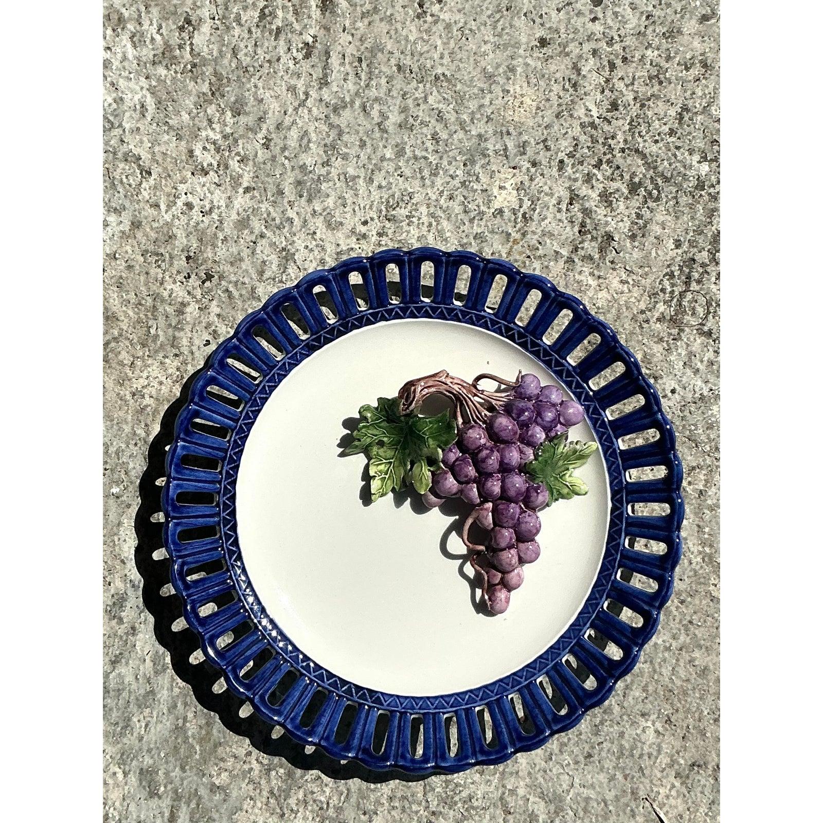 Assiette à raisins en céramique émaillée Horchow Vintage Regency Bon état - En vente à west palm beach, FL