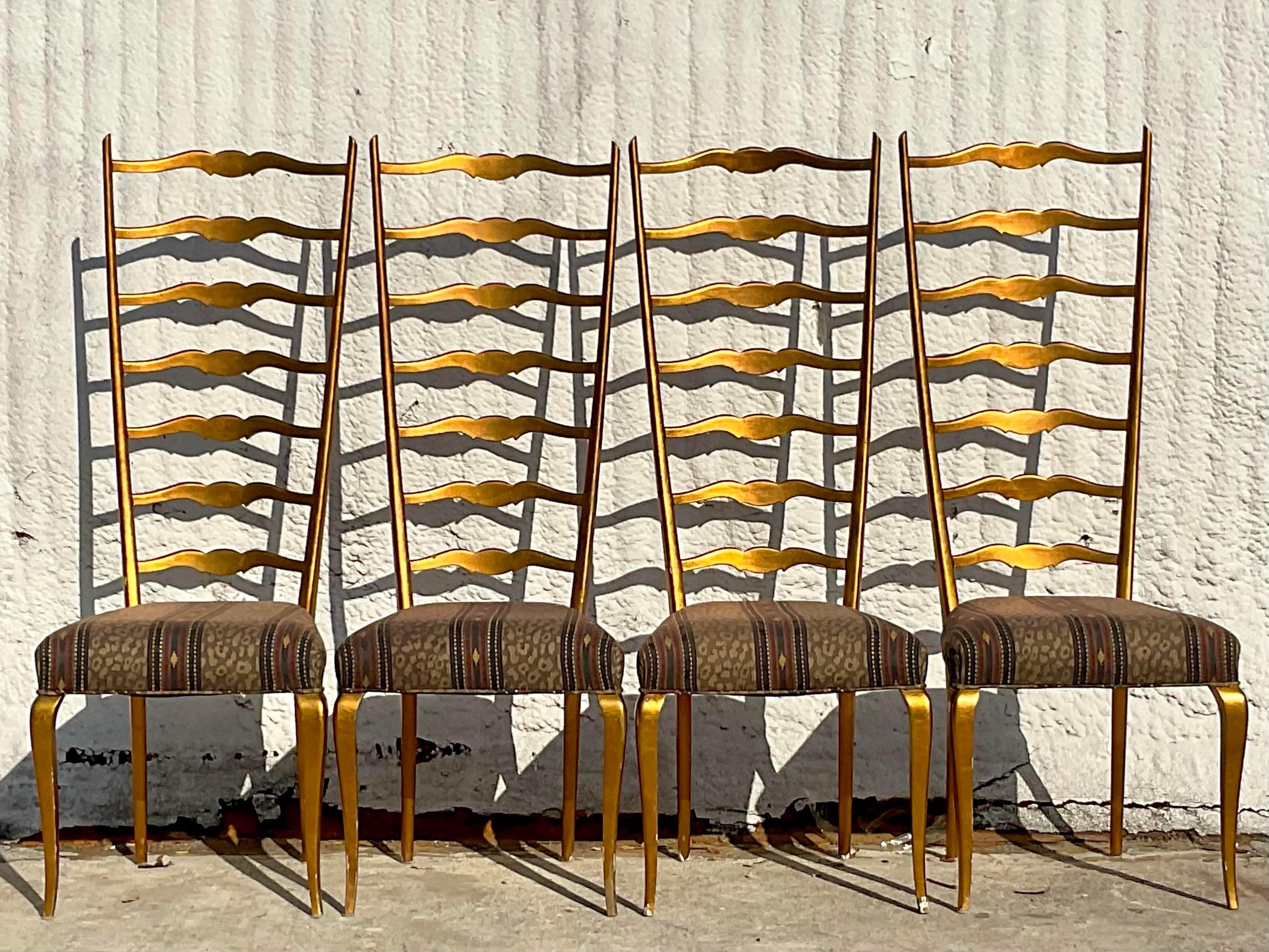 Chaises de salle à manger italiennes Regency vintage dorées à dossier en échelle - Lot de 4 Bon état - En vente à west palm beach, FL