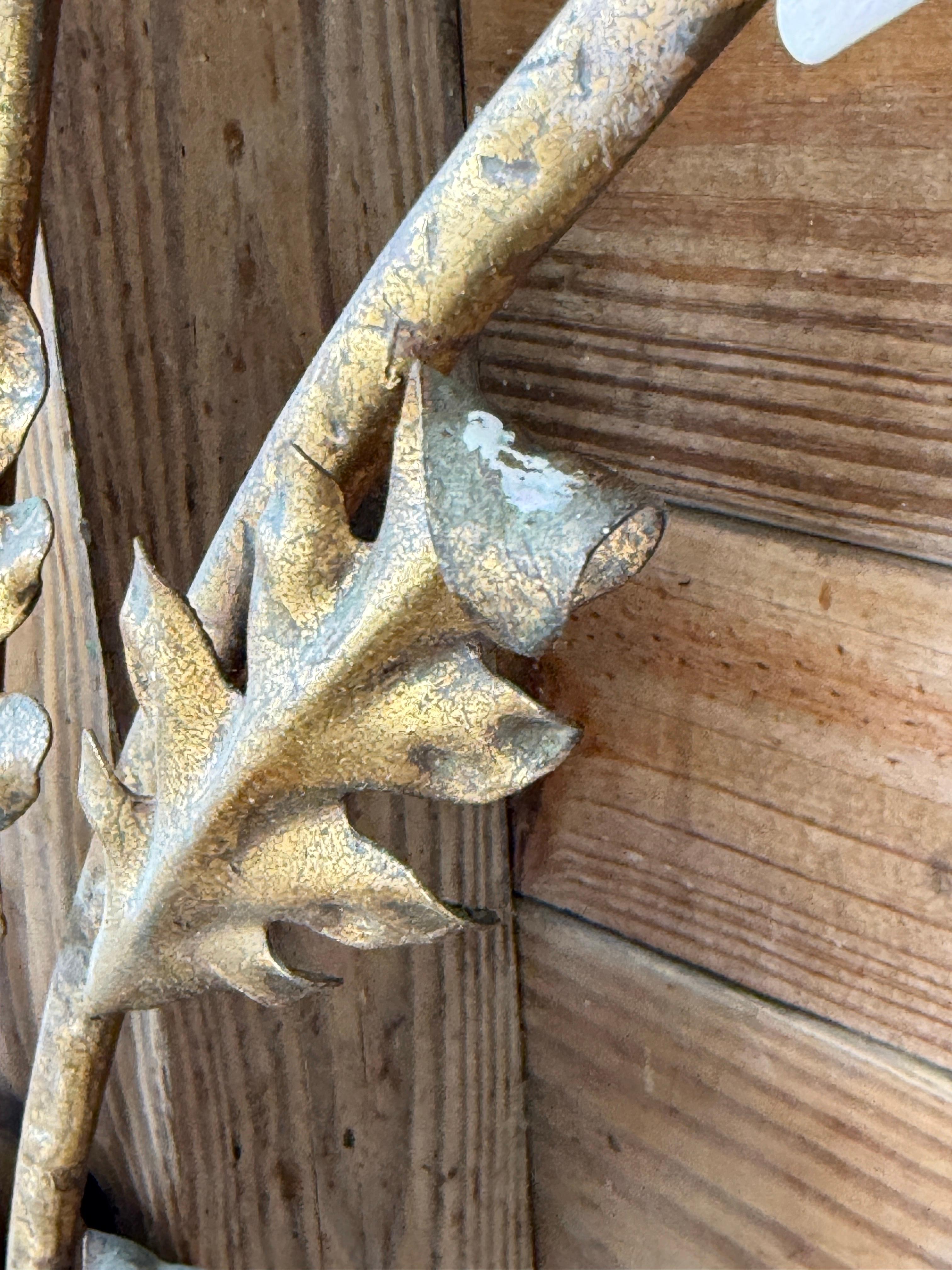 Lampada da parete a cinque luci Vintage Regency Italian Gilt Tole Daisy Flower in vendita 3