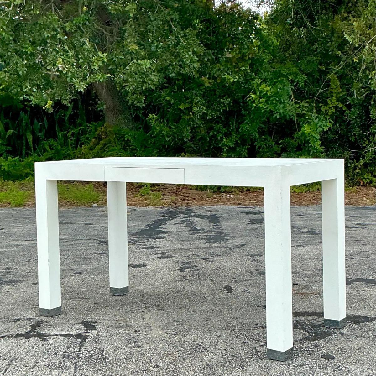 Legno Scrivania vintage Regency Johnathan Adler in vendita