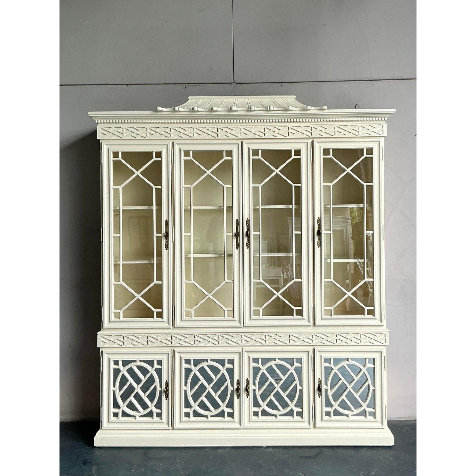 Ottone Breakfront a pagoda laccato Chinoiserie d'epoca Regency in vendita
