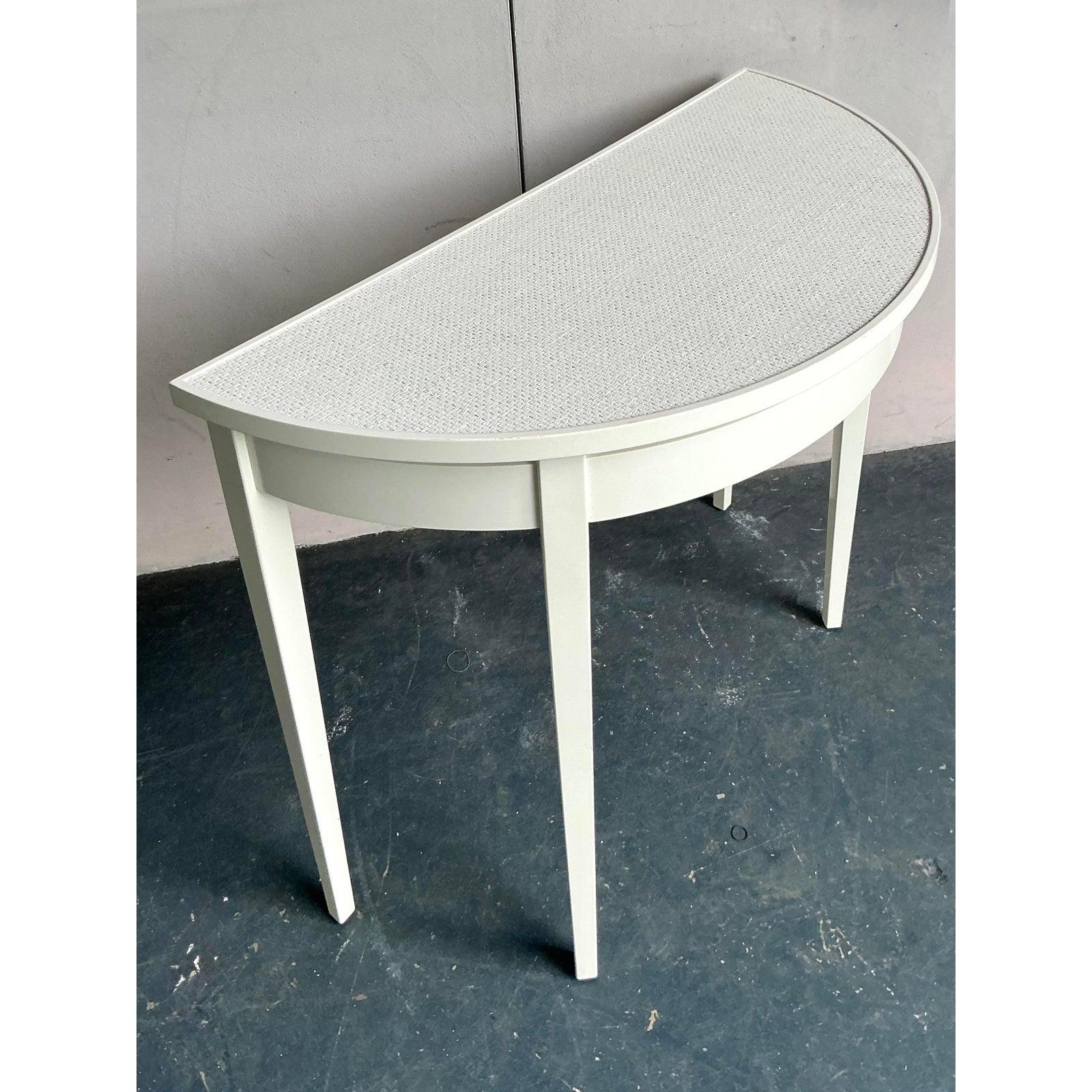 Mesa Demilune Vintage Regency Lacada de Tela de Hierba Madera en venta