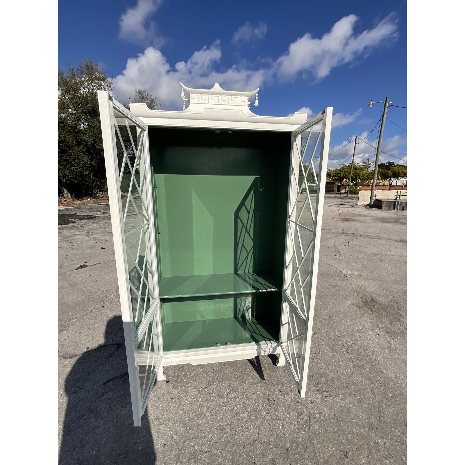 Vintage Regency Lacquered Pagoda Cabinet In Good Condition In West Palm Beach, FL