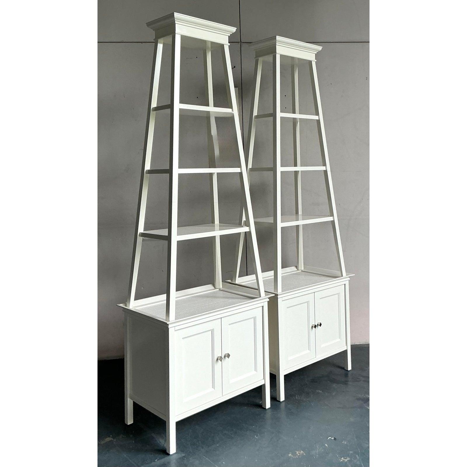 Etagere impilate laccate vintage Regency - una coppia In condizioni buone in vendita a West Palm Beach, FL