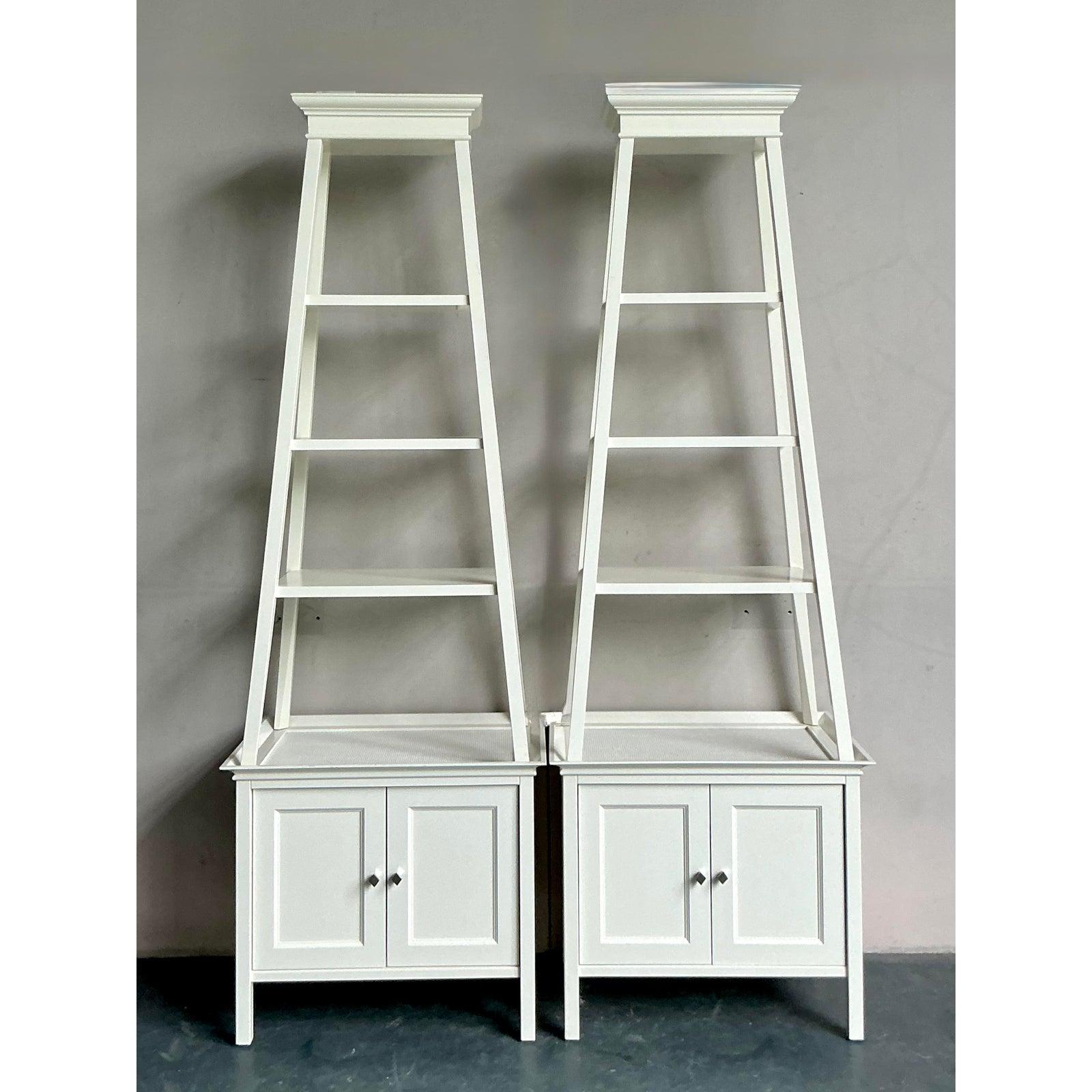 XX secolo Etagere impilate laccate vintage Regency - una coppia in vendita