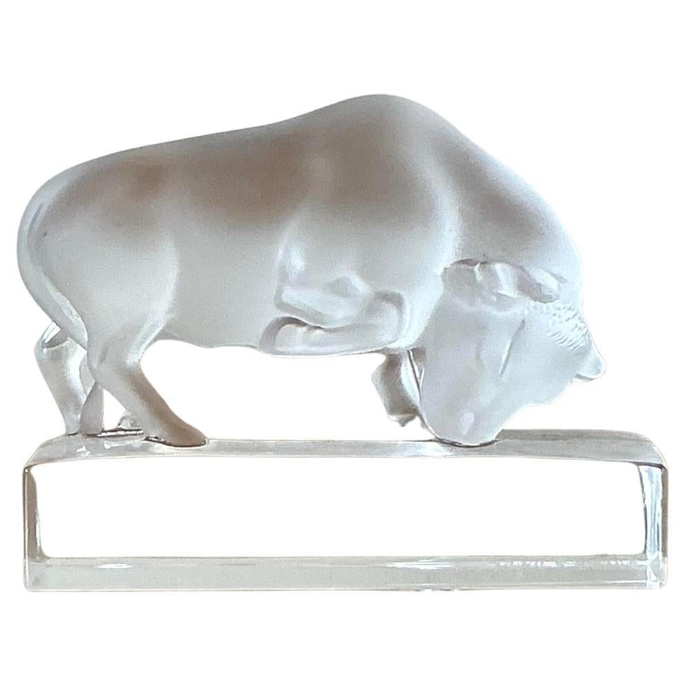 Toro di vetro Lalique d'epoca Regency in vendita