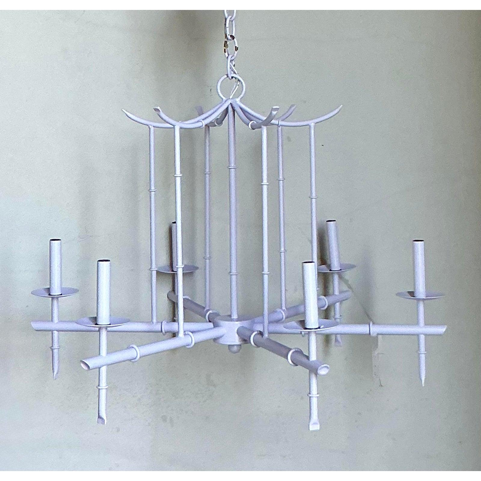 Lampadario a pagoda vintage Regency Lavender In condizioni buone in vendita a West Palm Beach, FL