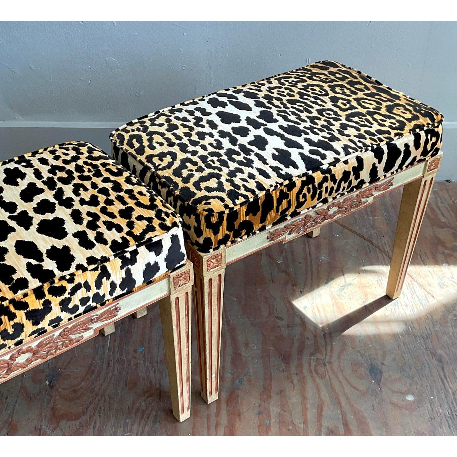 Paire de bancs léopard Vintage Regency Bon état - En vente à West Palm Beach, FL