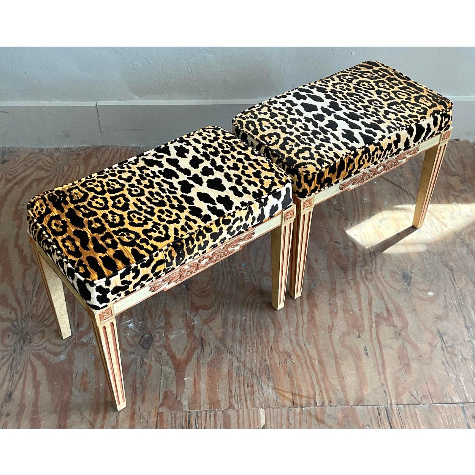 20ième siècle Paire de bancs léopard Vintage Regency en vente