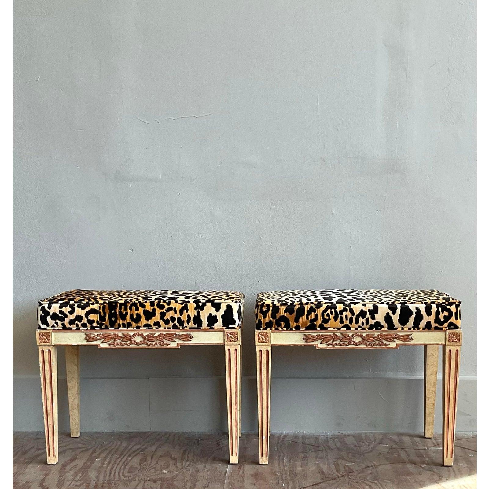 Tissu Paire de bancs léopard Vintage Regency en vente