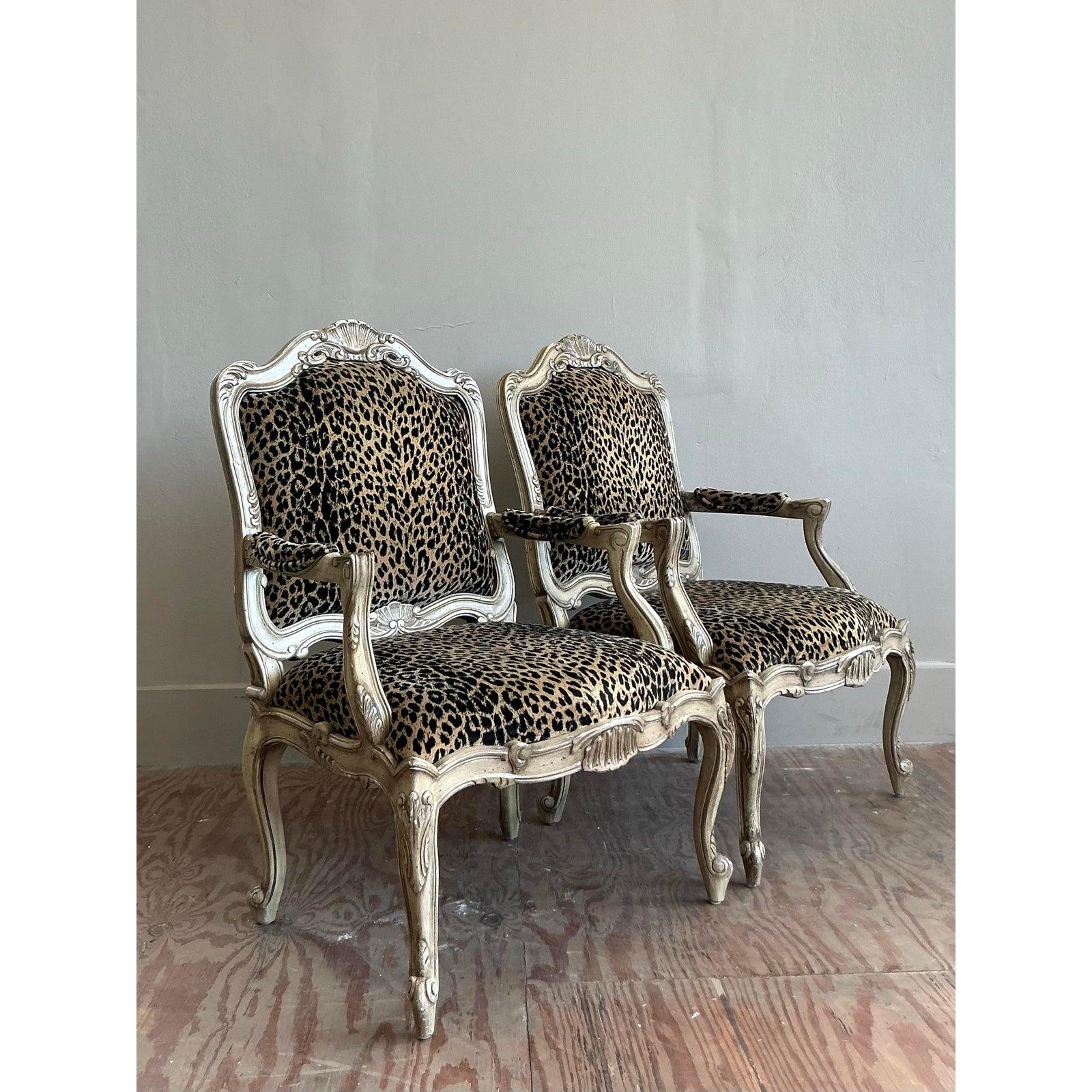 Chaises Fauteuil léopard Vintage Regency - une paire Bon état - En vente à West Palm Beach, FL