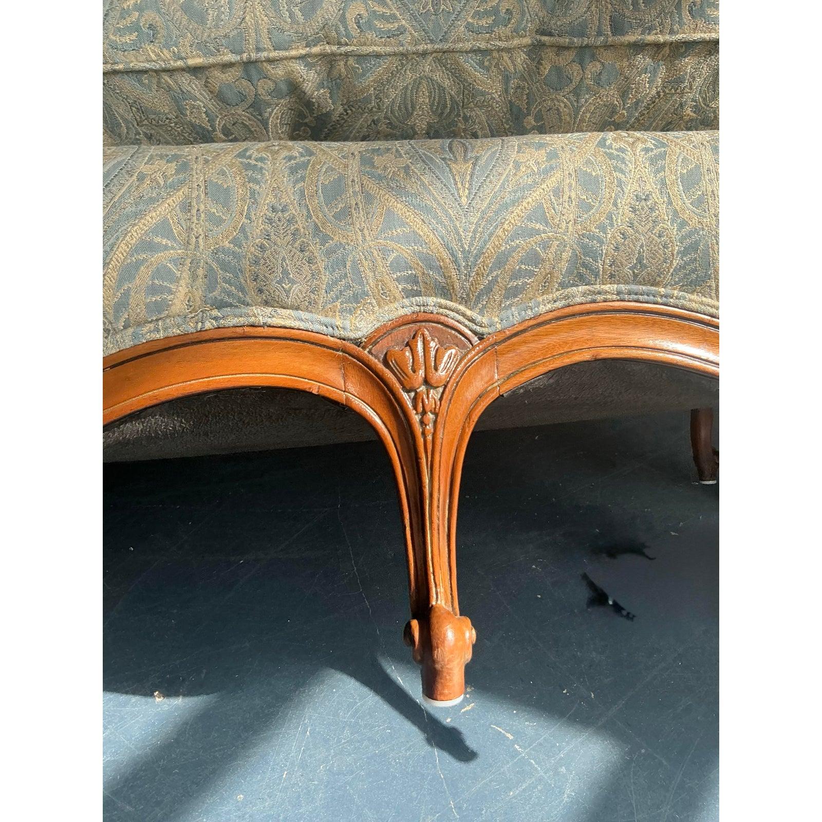 Stile provenzale Divano vintage Regency Luigi XV in seta paisley jacquard in vendita